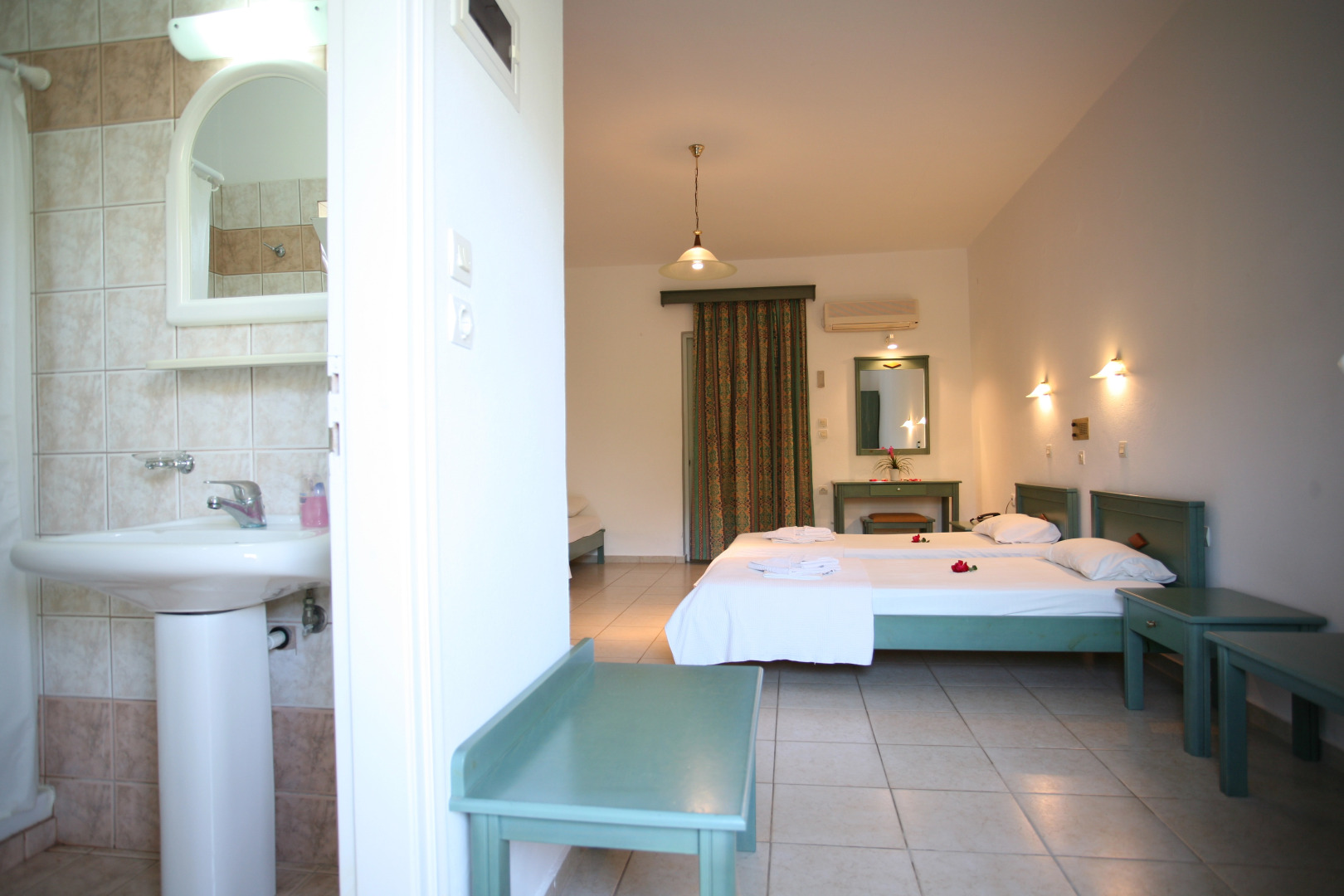 Elpis Studios & Apartments