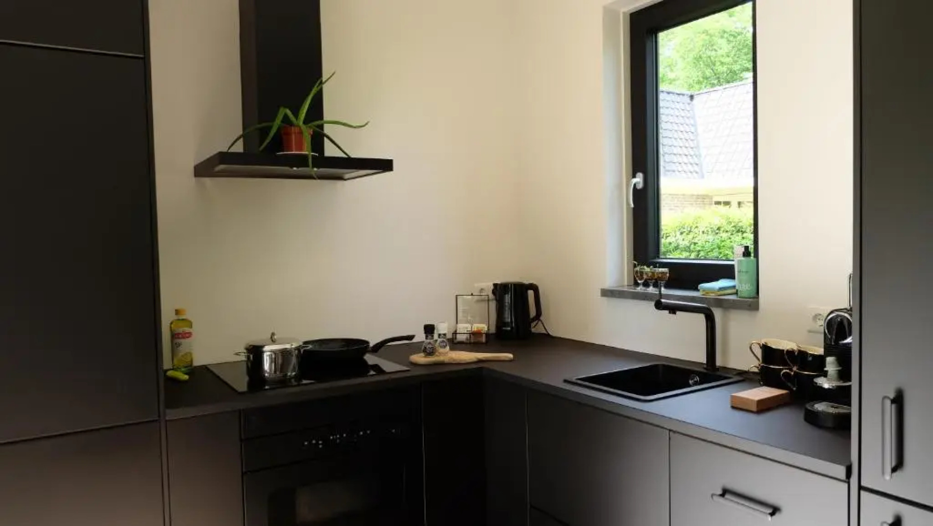 The Black Oak - Luxe bungalow met prive sauna