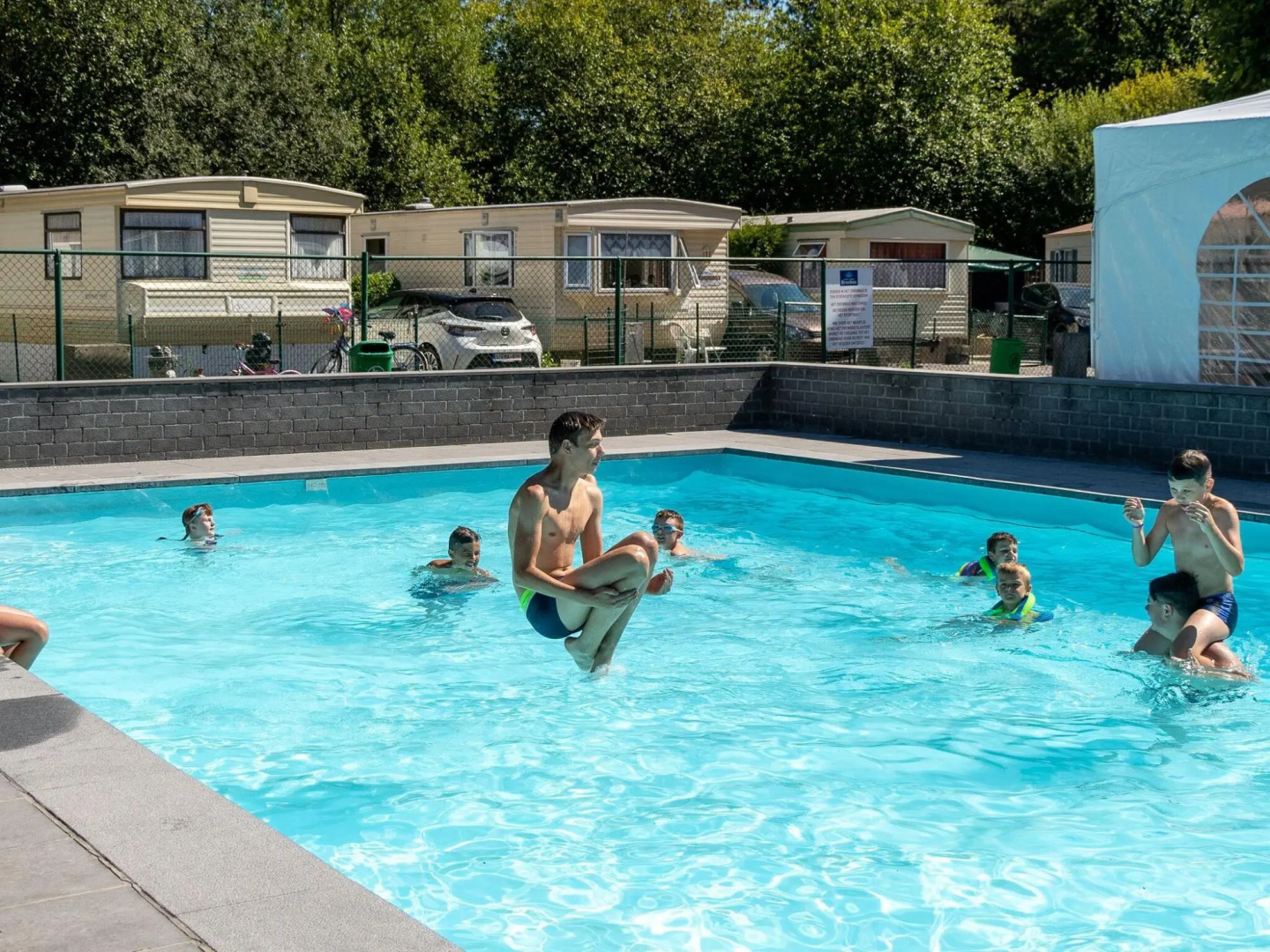 Chalet Near Antwerp With Pool Access