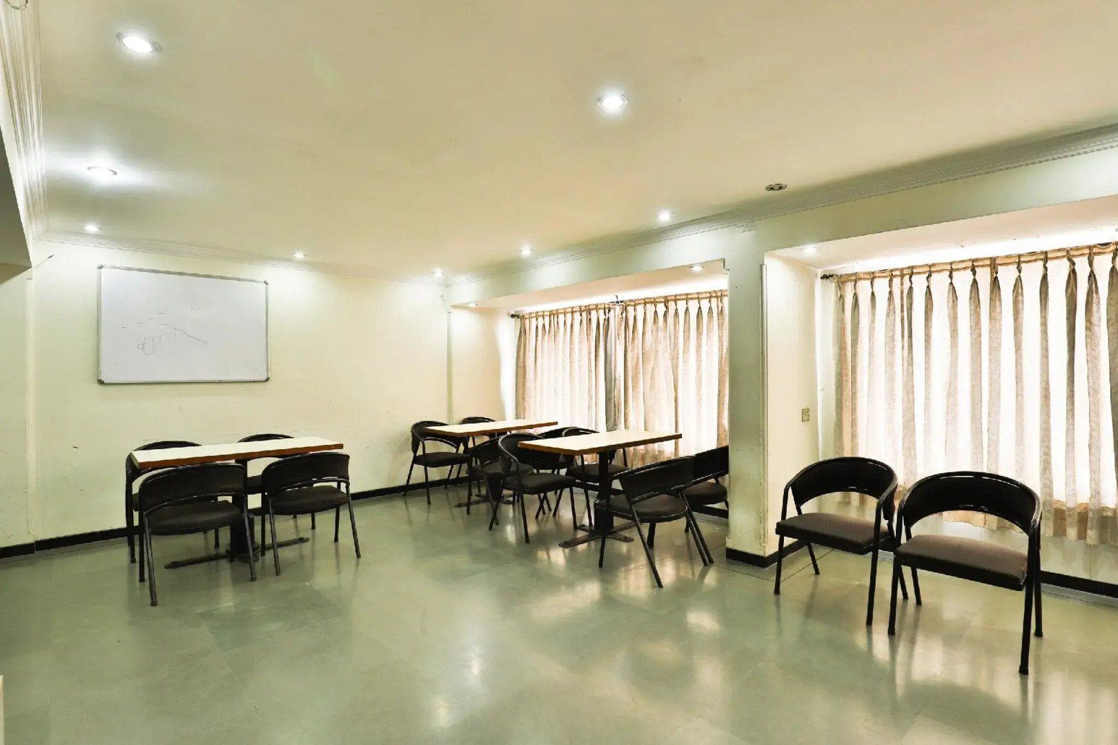 OYO 14235 Hotel Ostria