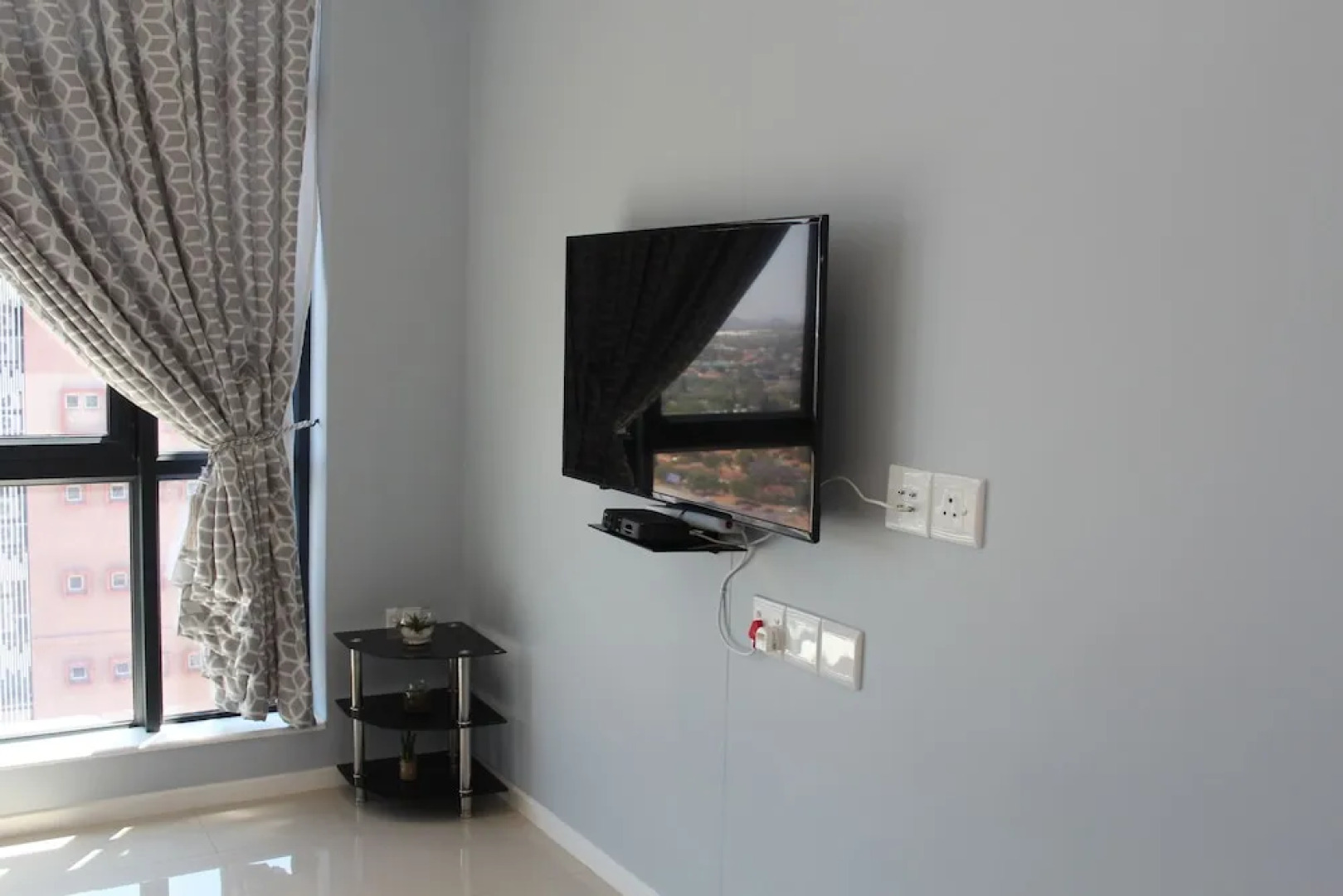 Pat Luxurious Studio