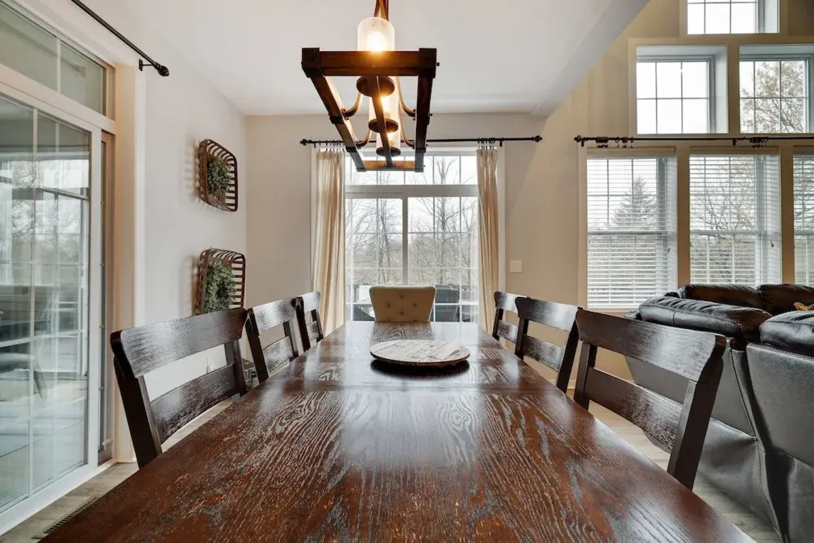 The Nest at Pinecrest by Avantstay Hot Tub Spacious Deck Game Room Fire Pit