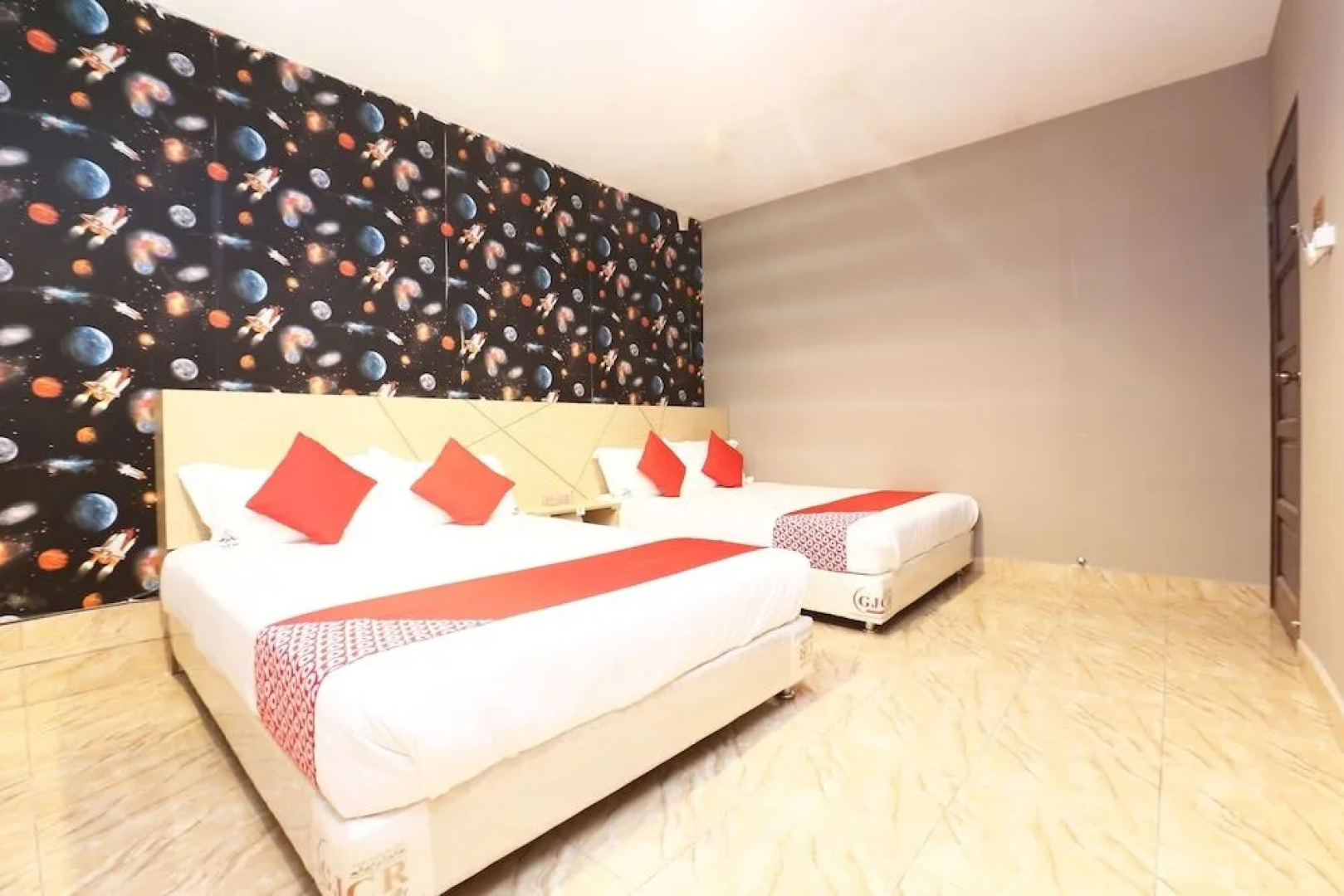 Super OYO 89771 Dane & Shue