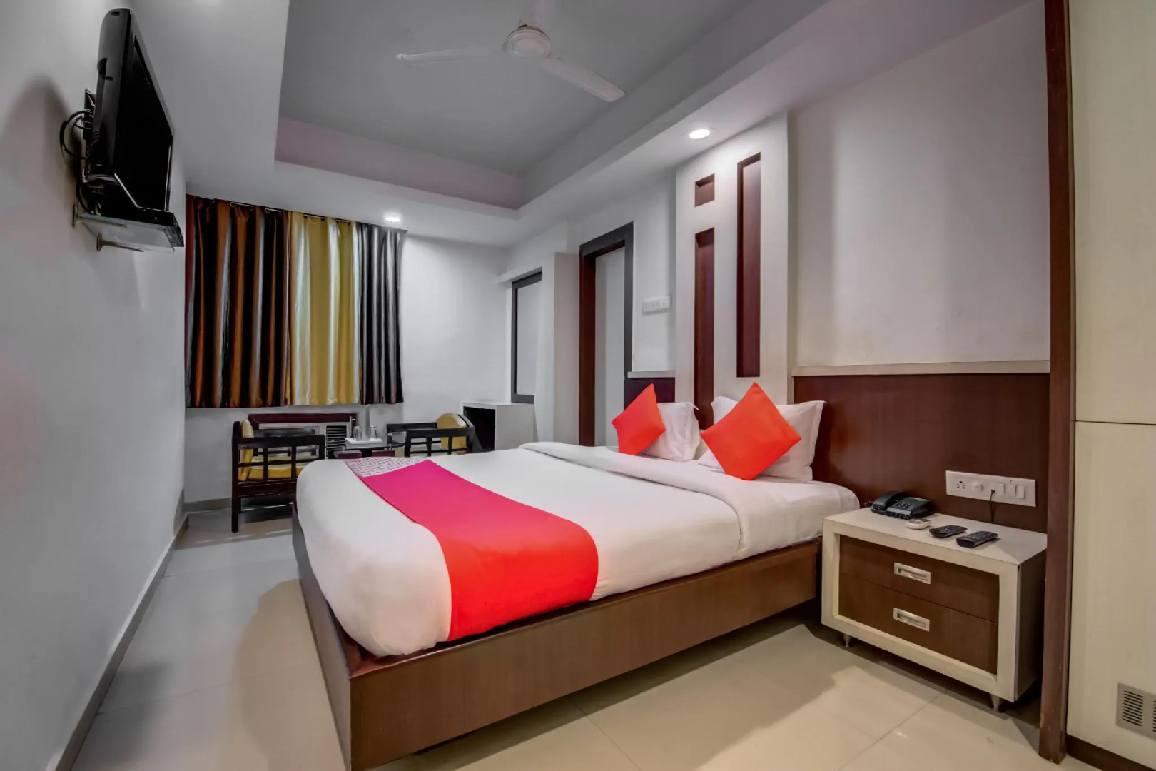 Vaccinated Staff- OYO 4312 Hotel Park Street