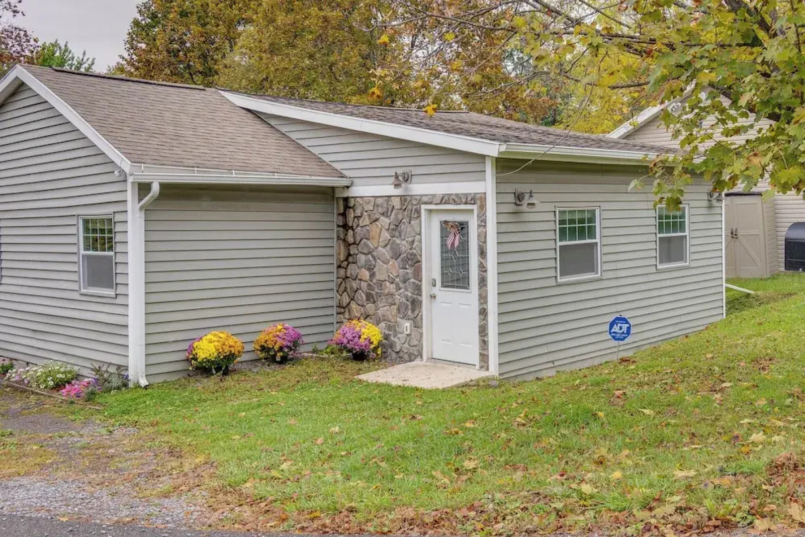 Pet-friendly Honeoye Cottage Rental: Walk to Lake!