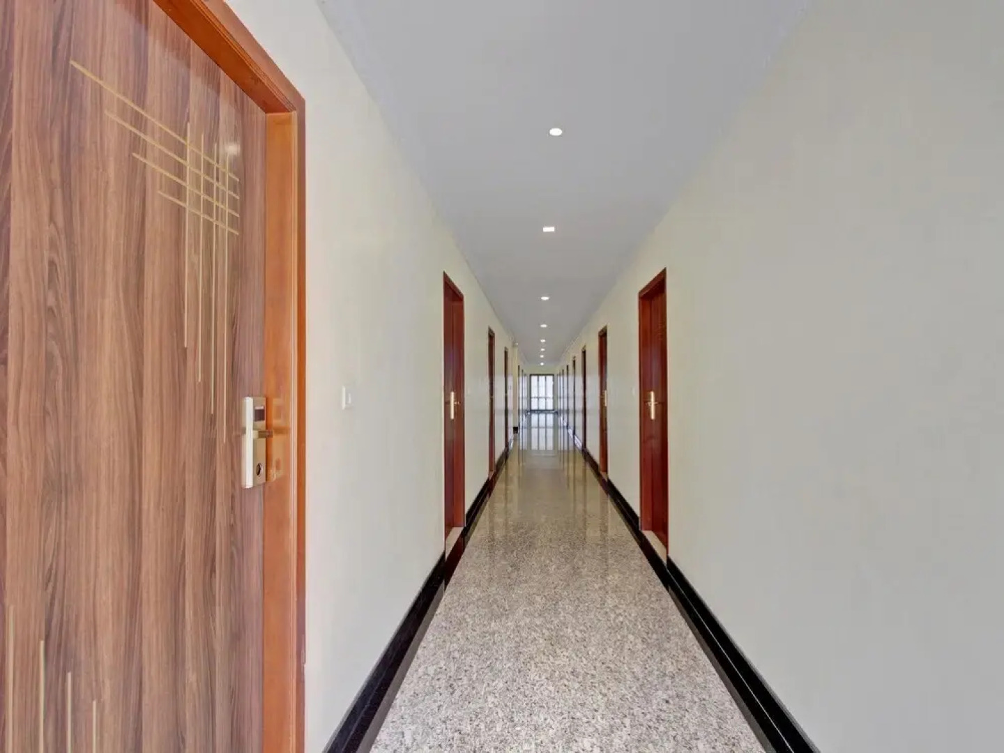 OYO 30970 AAR Royal Residency