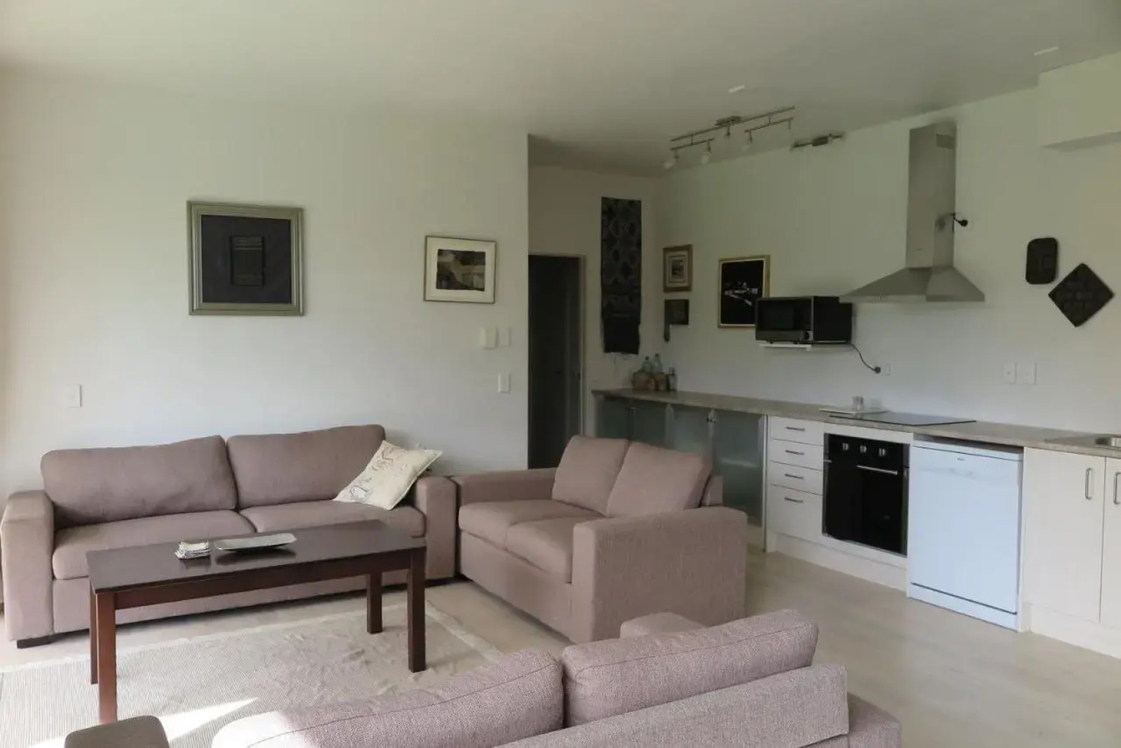 Kakariki Rooms, Kotare House