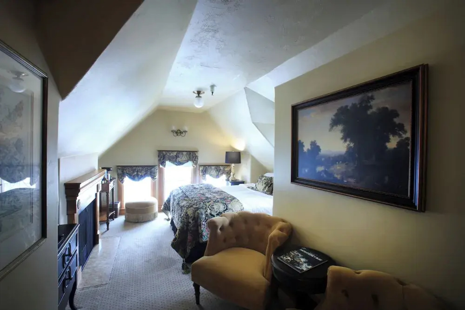 The Charles Pacific Grove - Artfully Designed Inclusive Inn