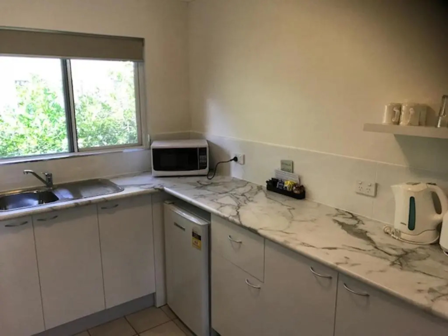 Lazy Lizard Motor Inn