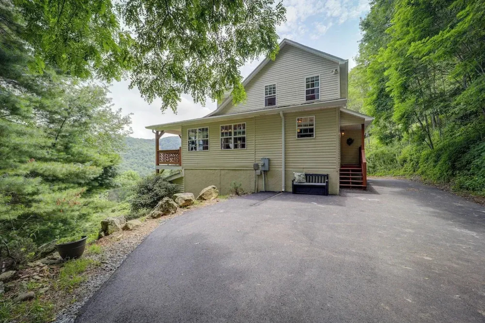 8 Mi to Sugar Mountain Resort: Seven Devils Home