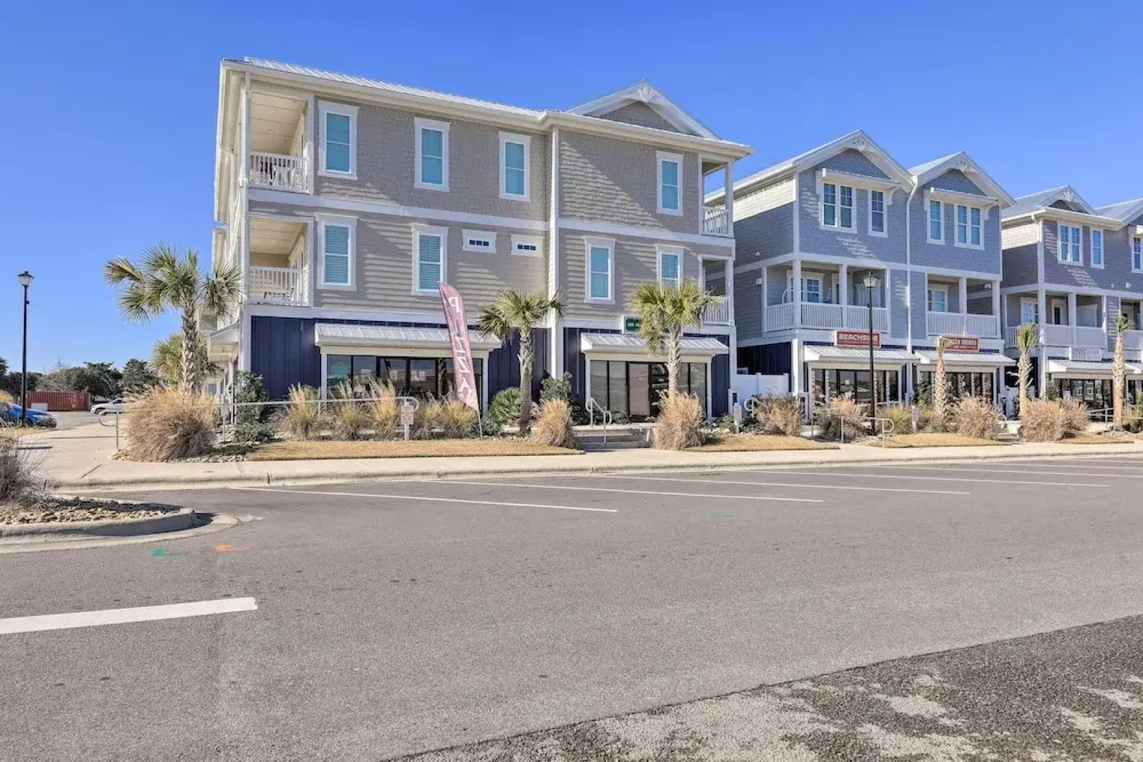 Gorgeous Emerald Isle Getaway: Walk to Beach!