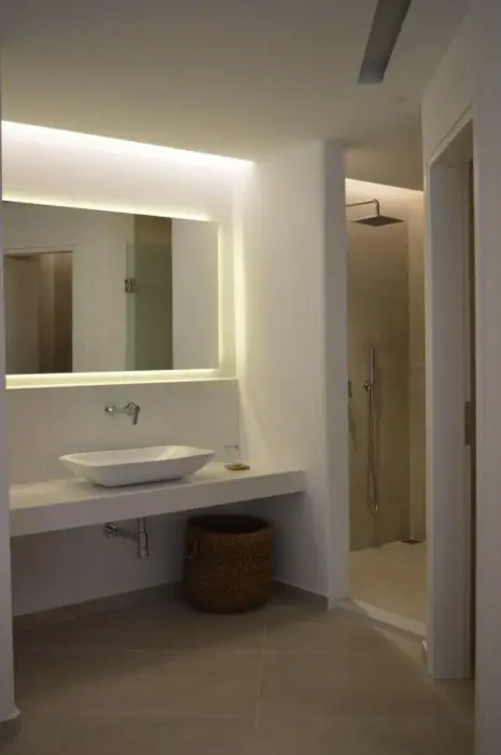 Super Paradise Suites