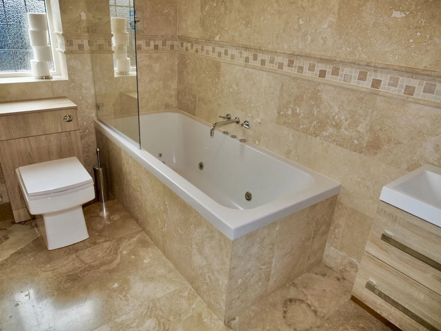 Deluxe 4/5 Bed Hot Tub Cinema Room 15