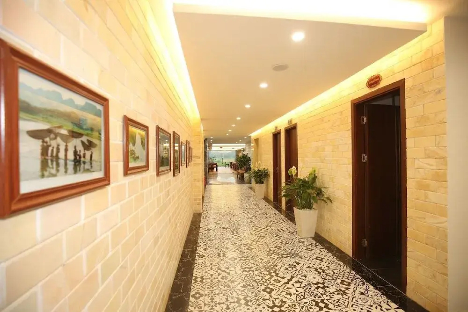 Liberty Hall Tam Coc Hotel & Villa