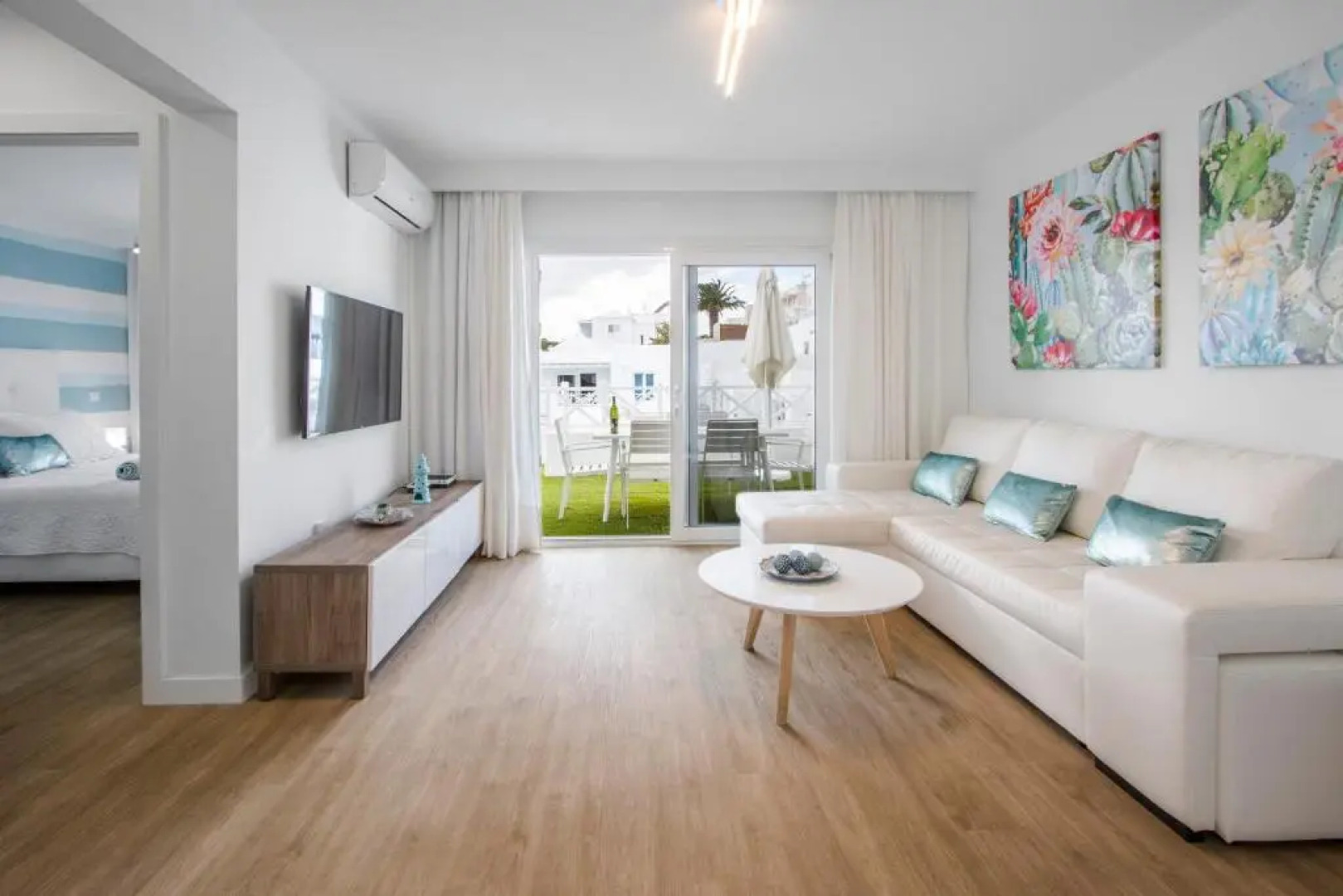 Flower Beach Suite 1