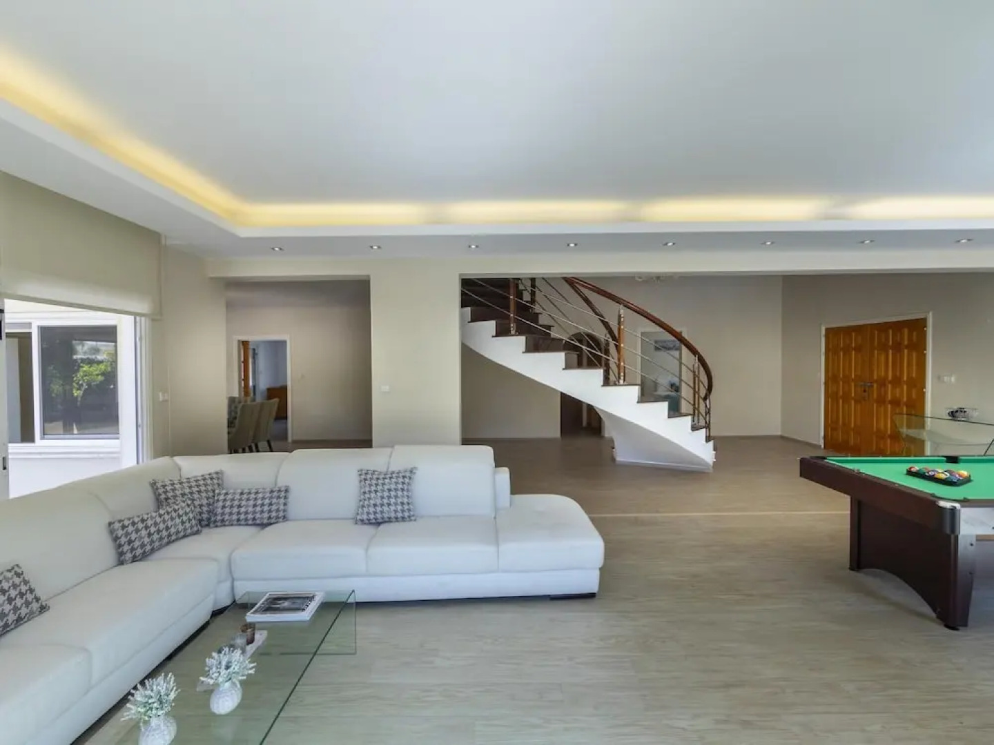 Meneou Seaside Mansion 7