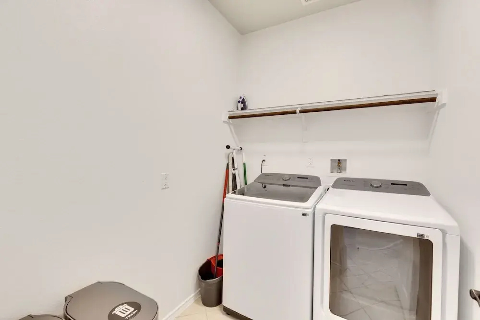 Luxury 4BR 2 5BA Home EV Charger Pool Access