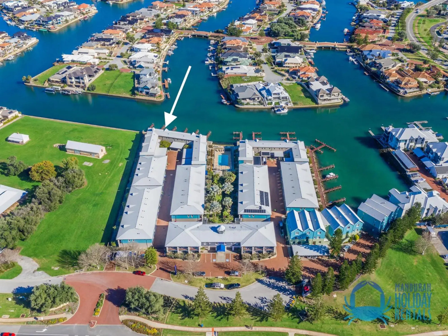 Waters Edge Apartment with Jetty