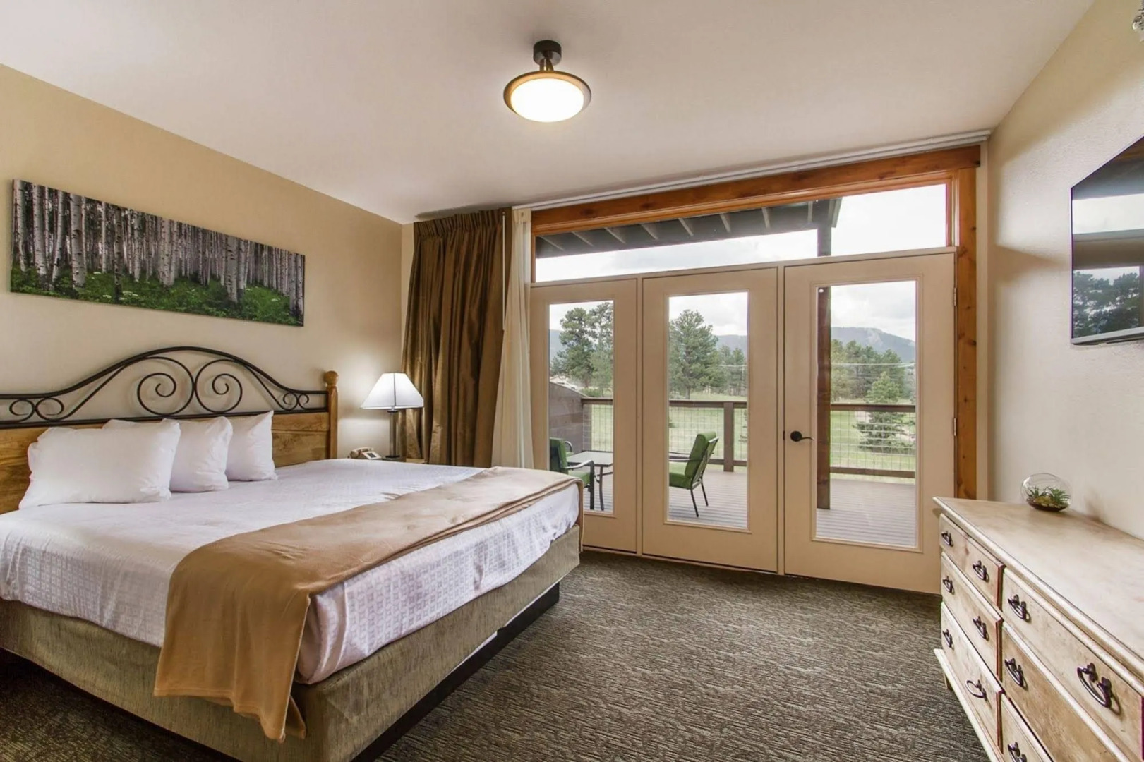 Coyote Mountain Lodge