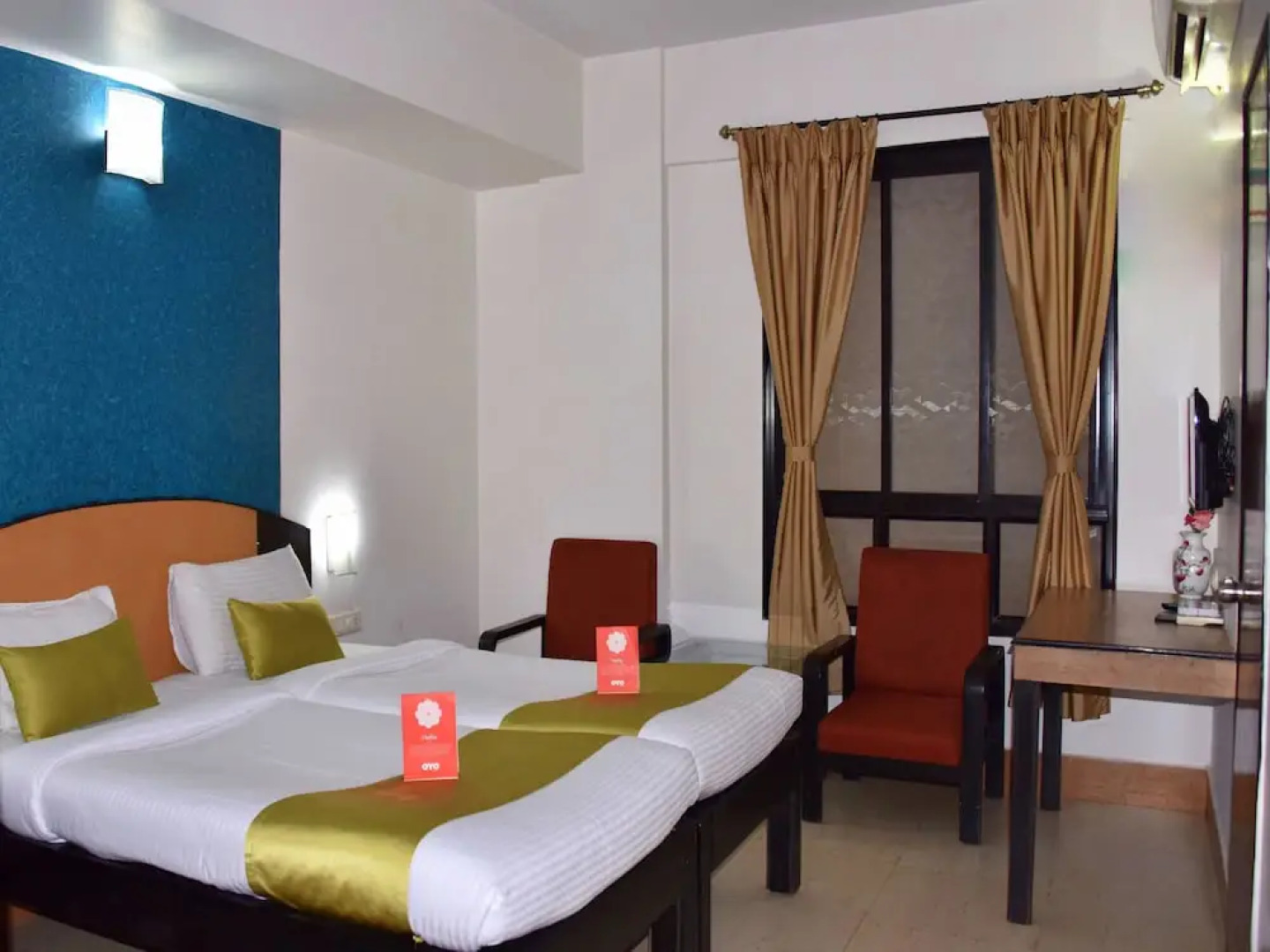 OYO 10765 Hotel Tanish