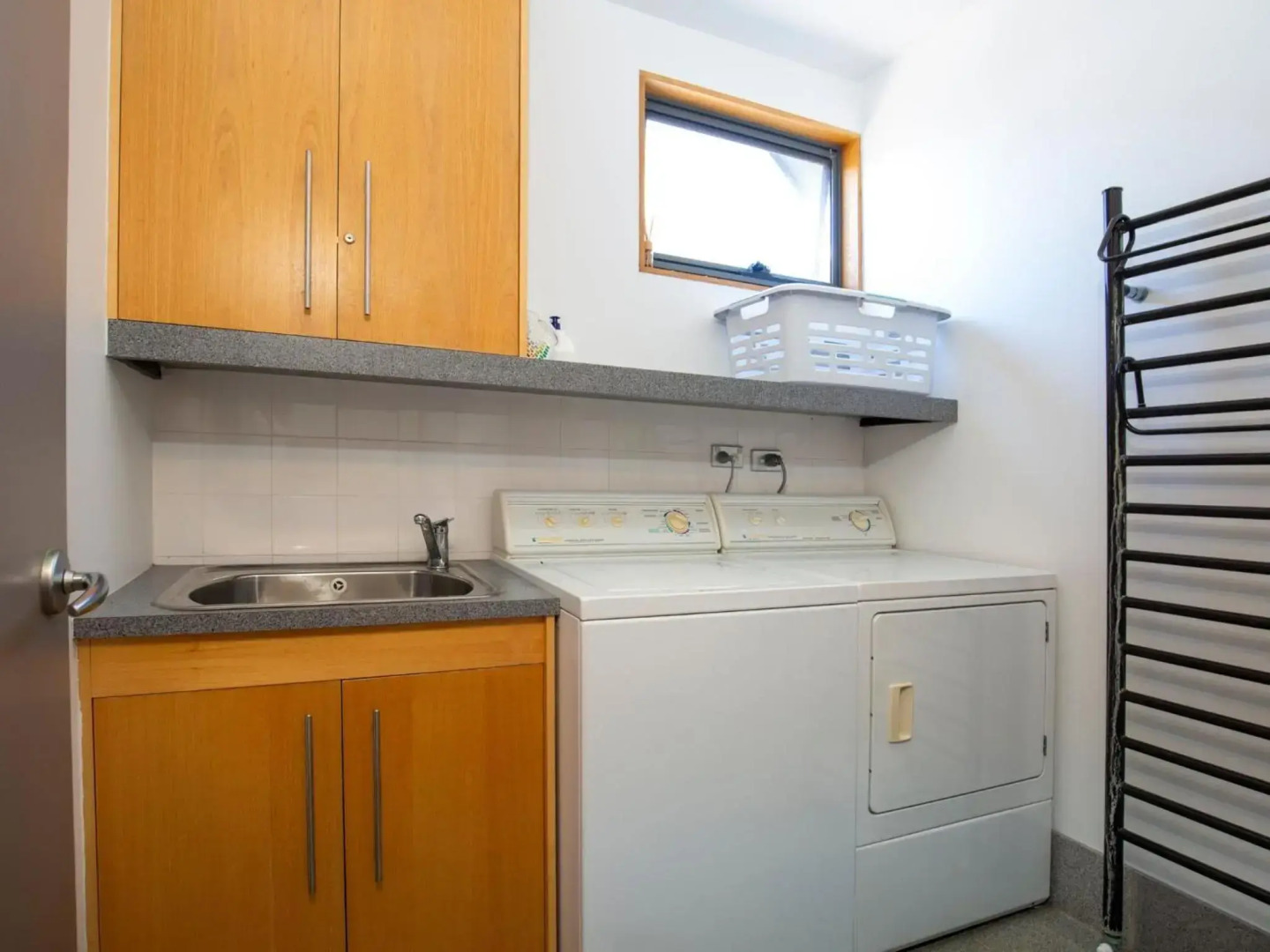 Illaroo I Absolute Waterfront with Spa