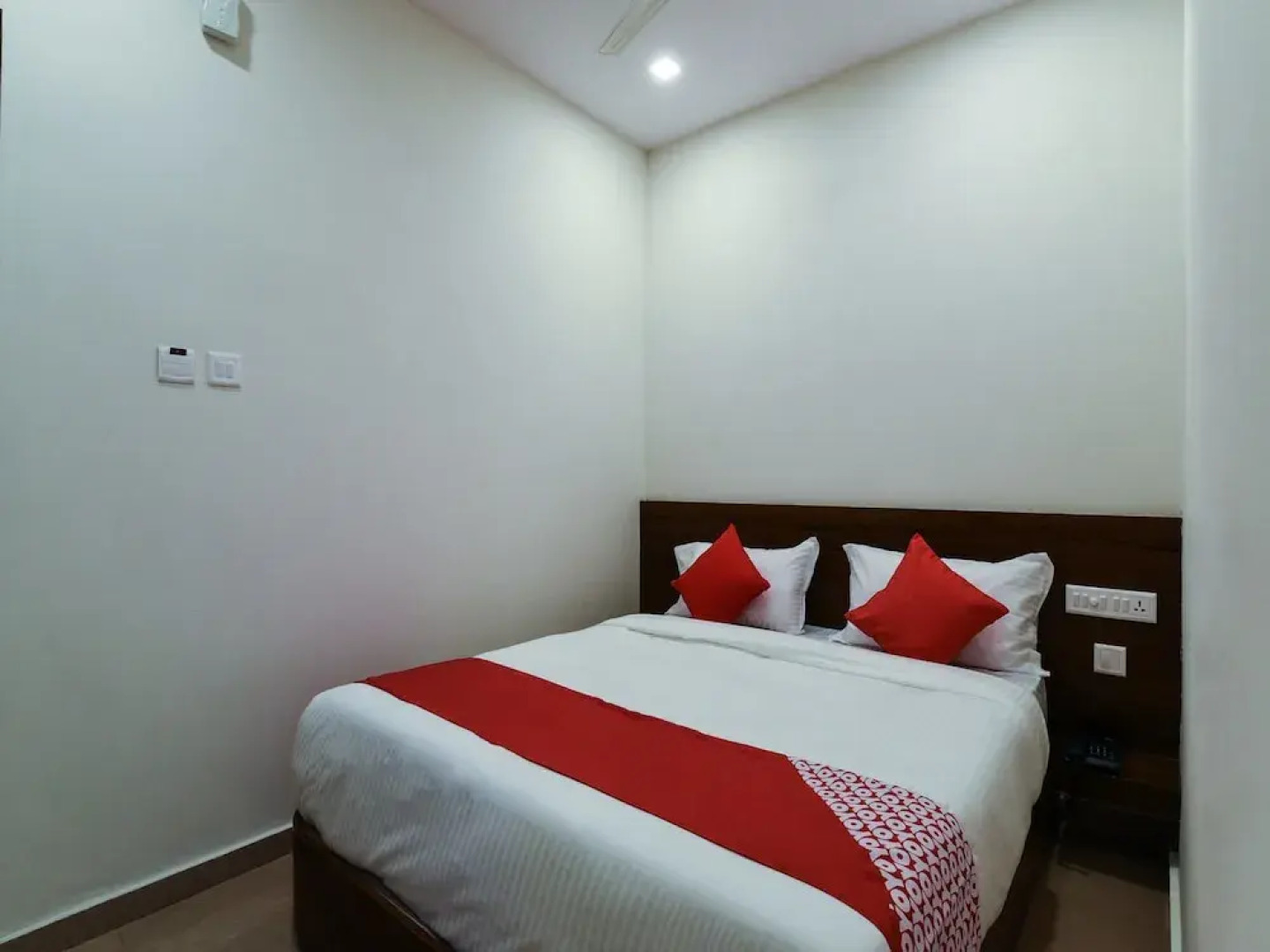 Blue Moon Inn By OYO Rooms