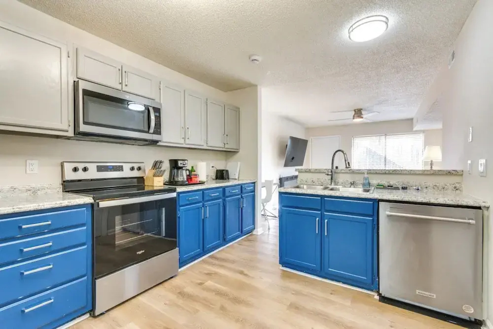 15 Mi to Greensboro: Archdale Condo w/ Fireplace