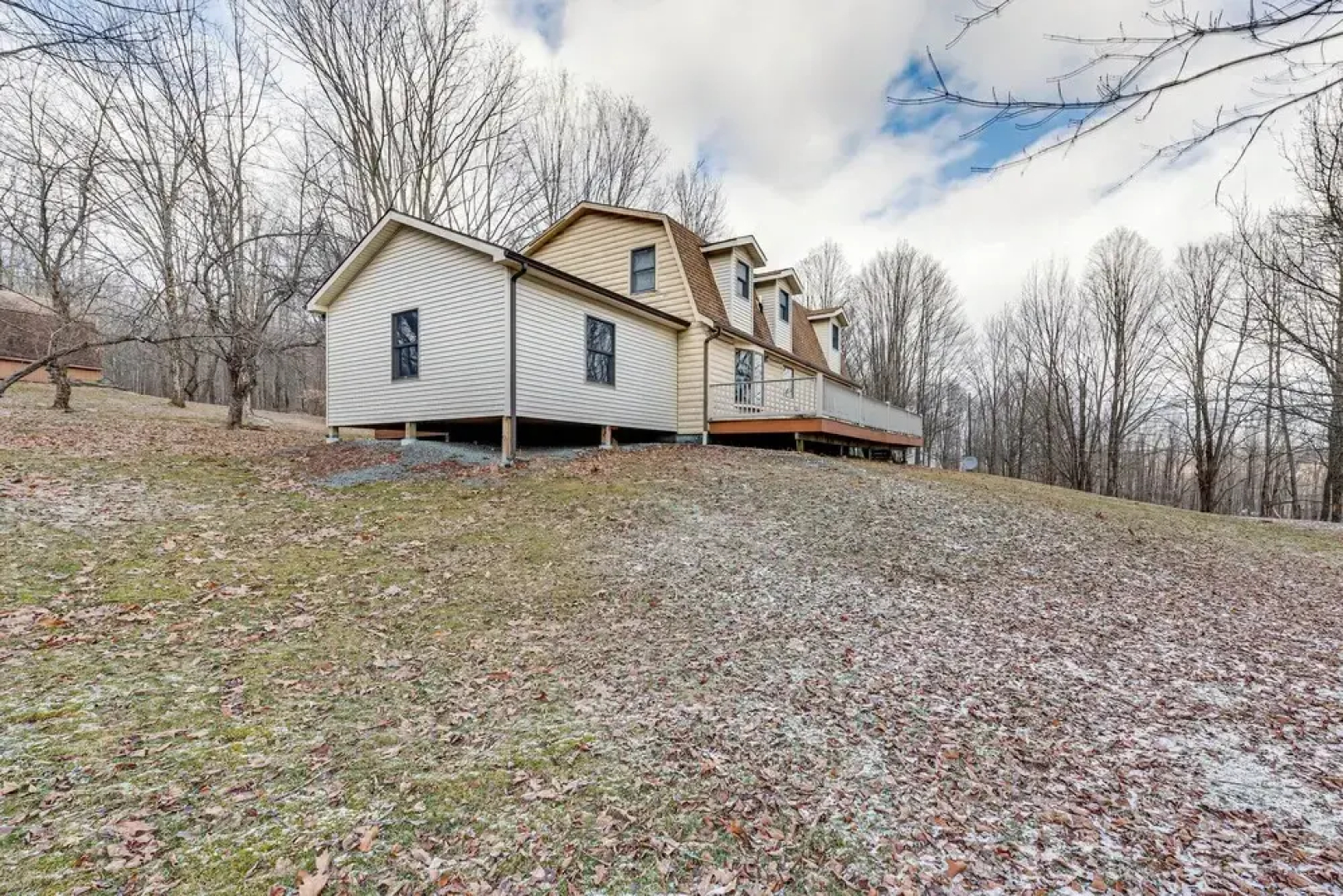 2 Mi to Elk Mountain: Poconos Escape on 11 Acres!