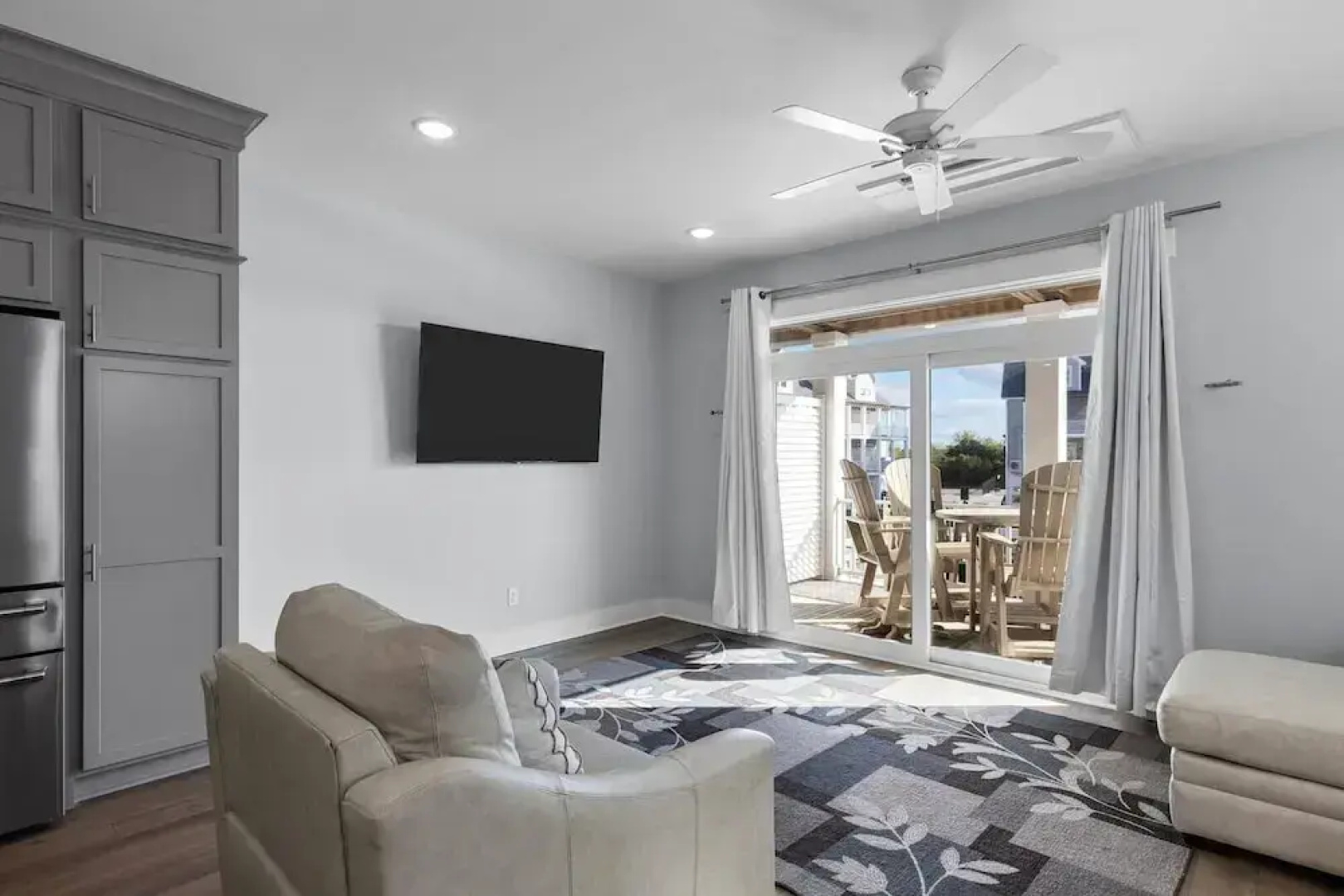 South Breeze 3 Bedroom Townhouse by RedAwning