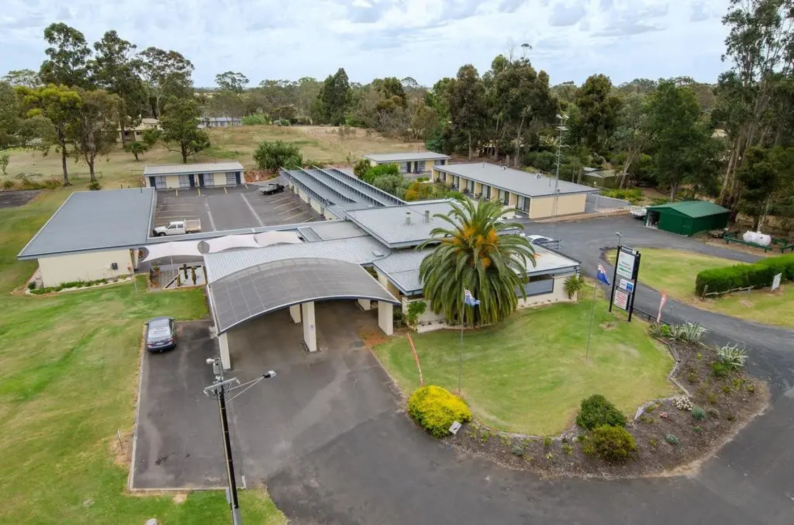 William Macintosh Motor Lodge