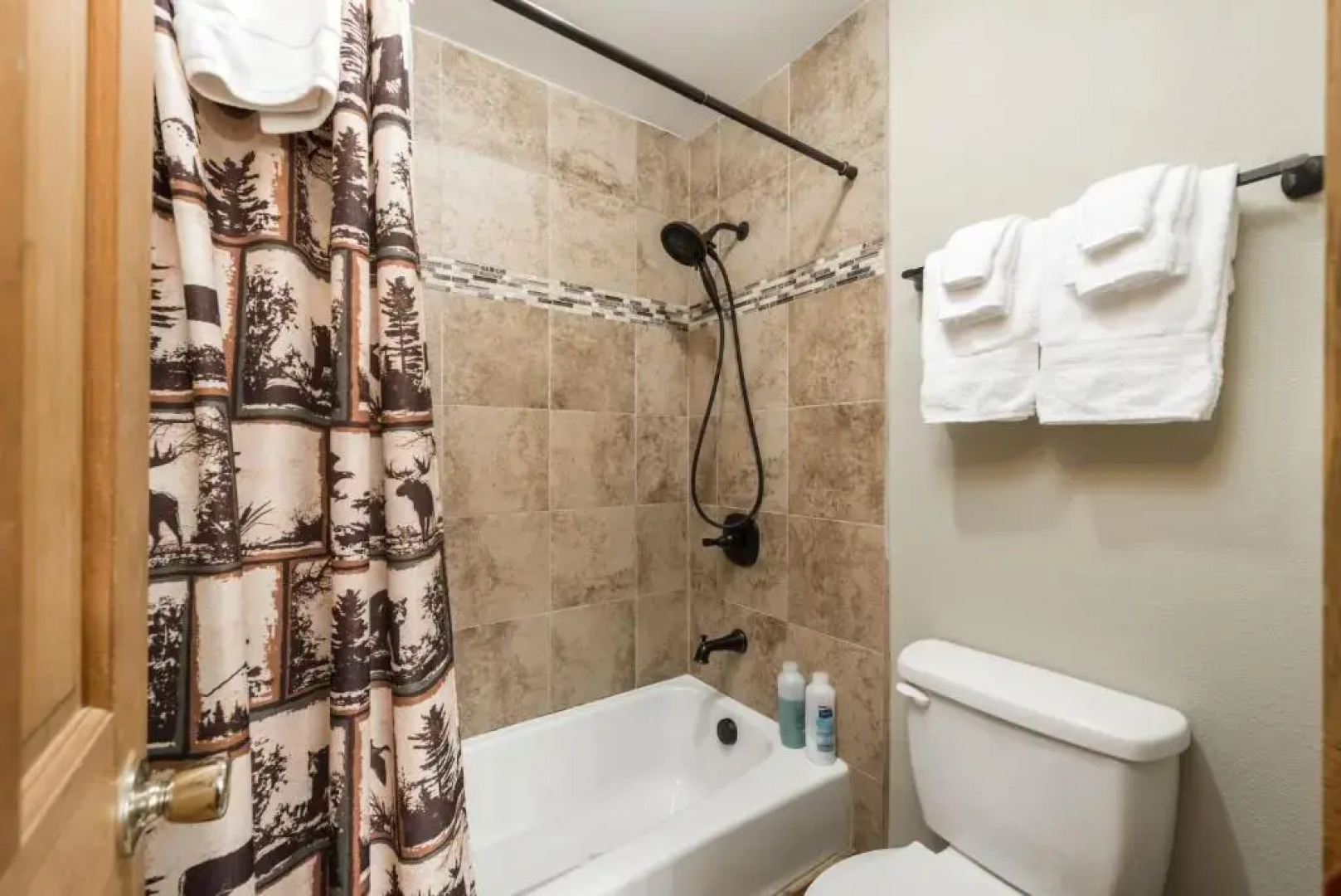 4 Seasons Inn on Fall River