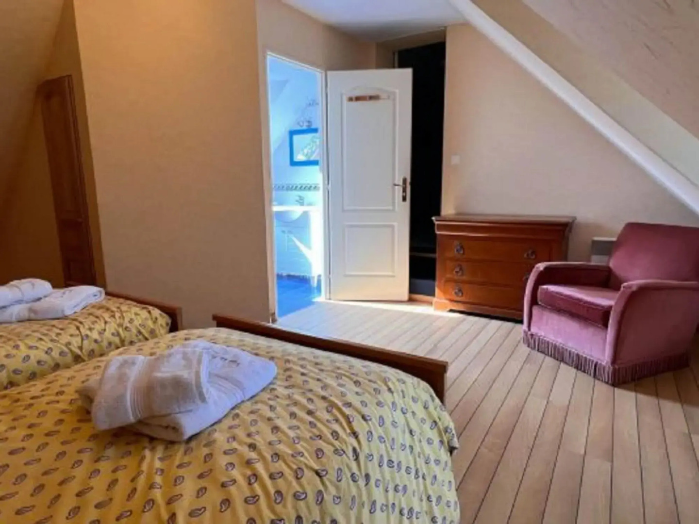 Pleasant holiday home in Clohars-Carnoët with garden