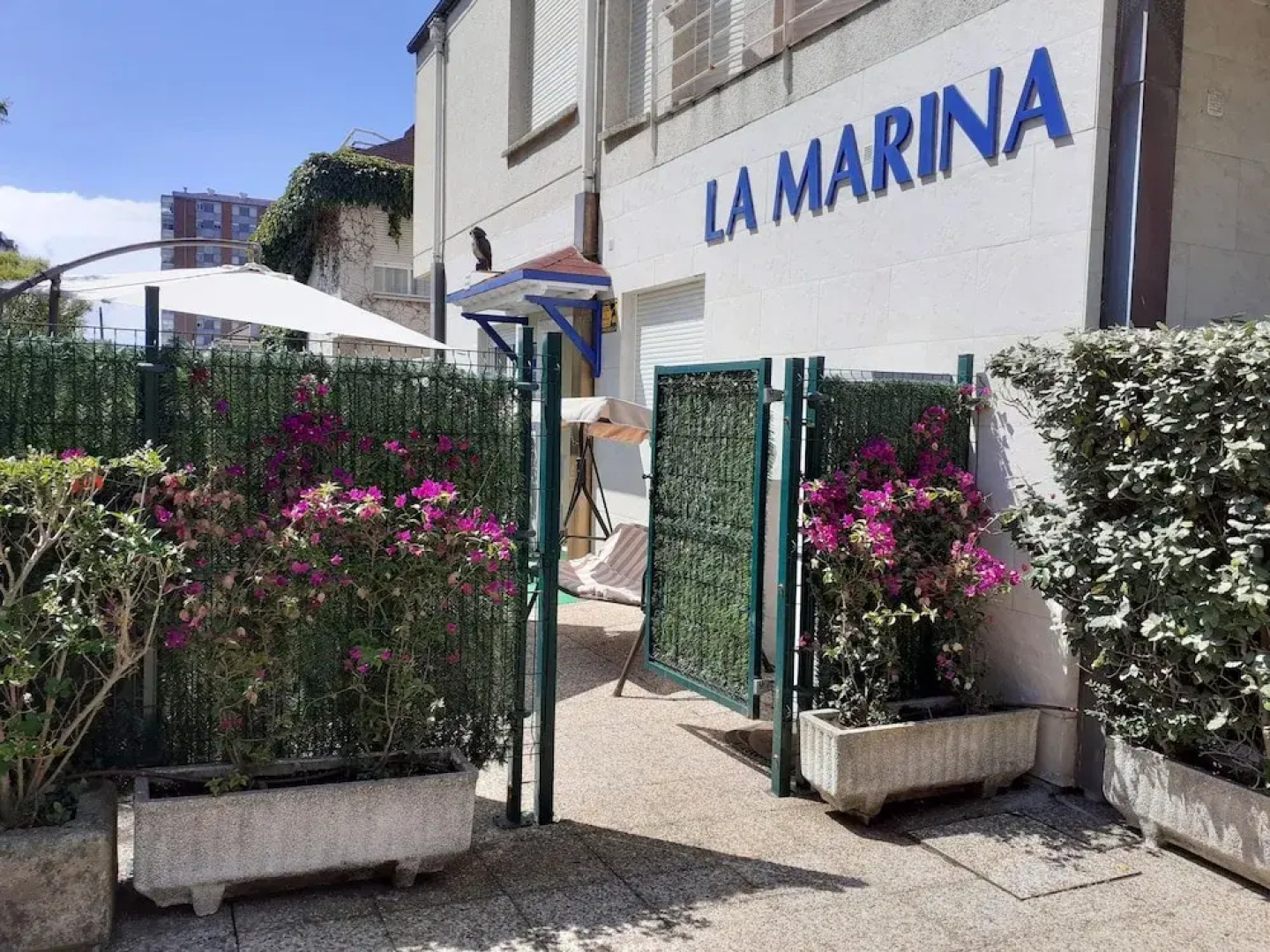 Apartamentos La Marina