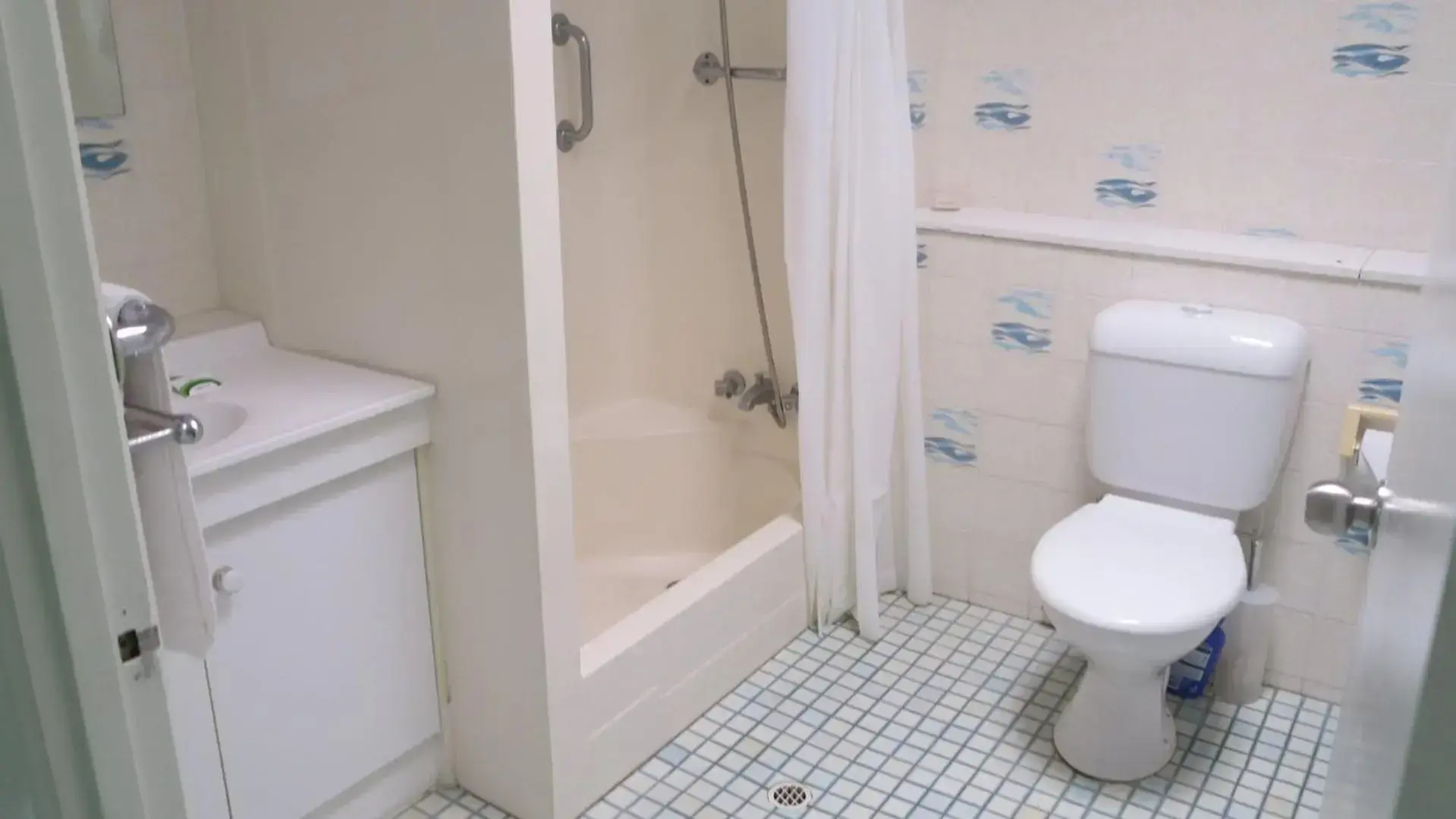 Paradise Apartments Unit 2