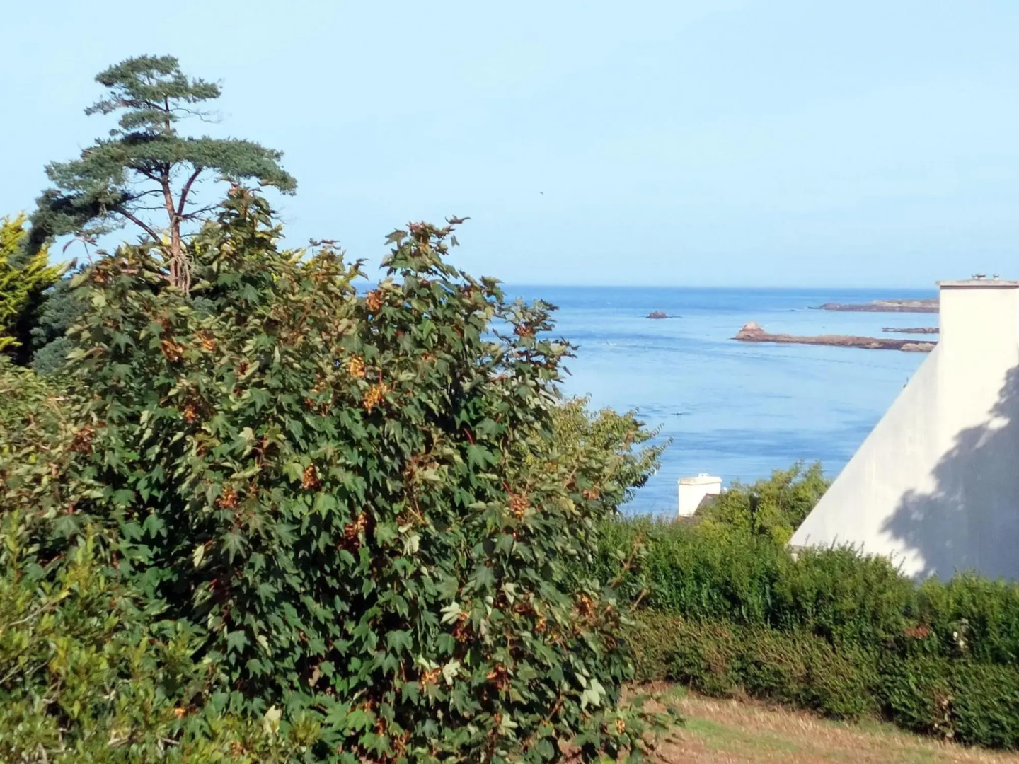 Breton holiday home in a quiet location near the beach