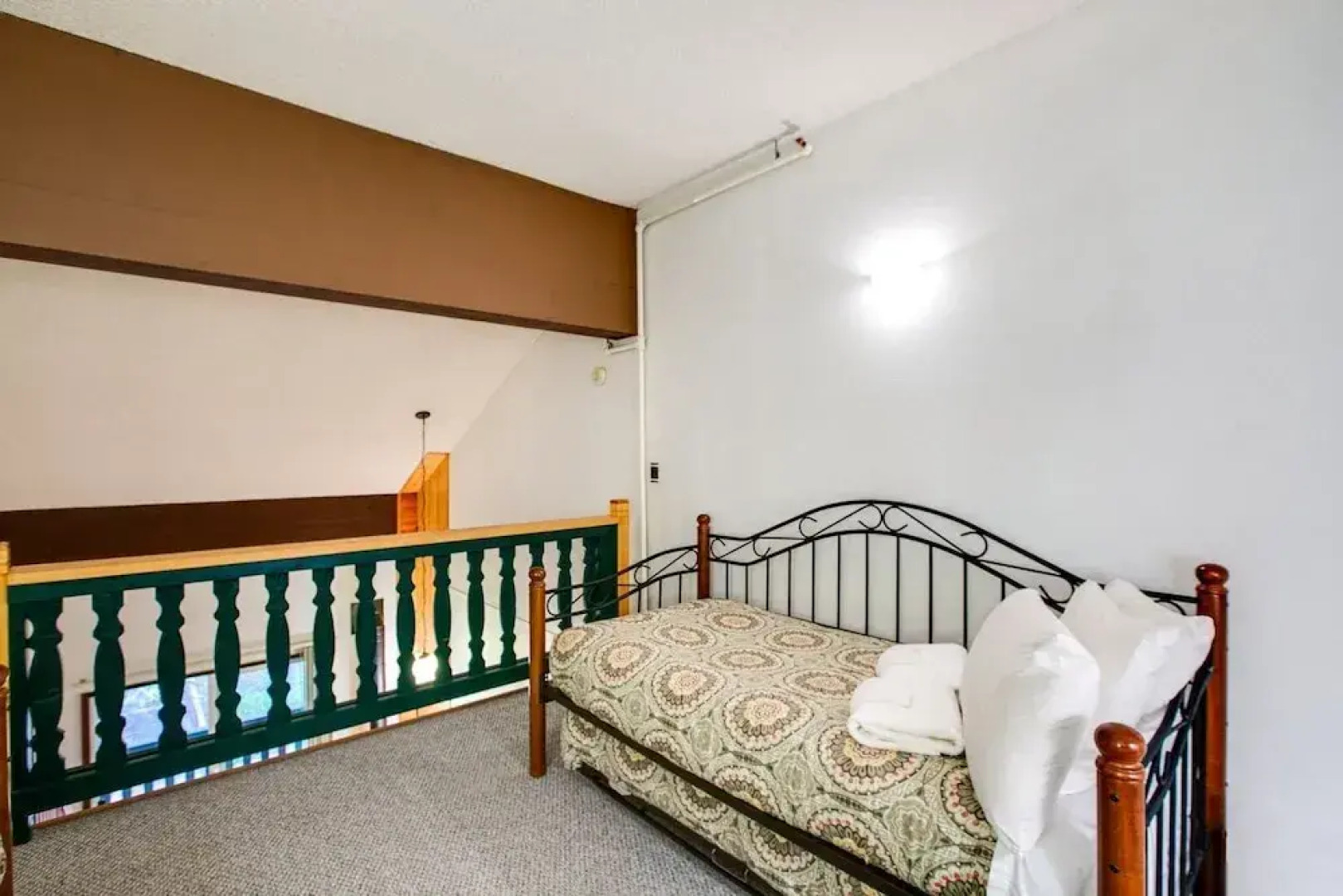 56sll - Fireplace - Inexpensive - Kitchenette - Sleeps 4 1 Bedroom Condo by Redawning