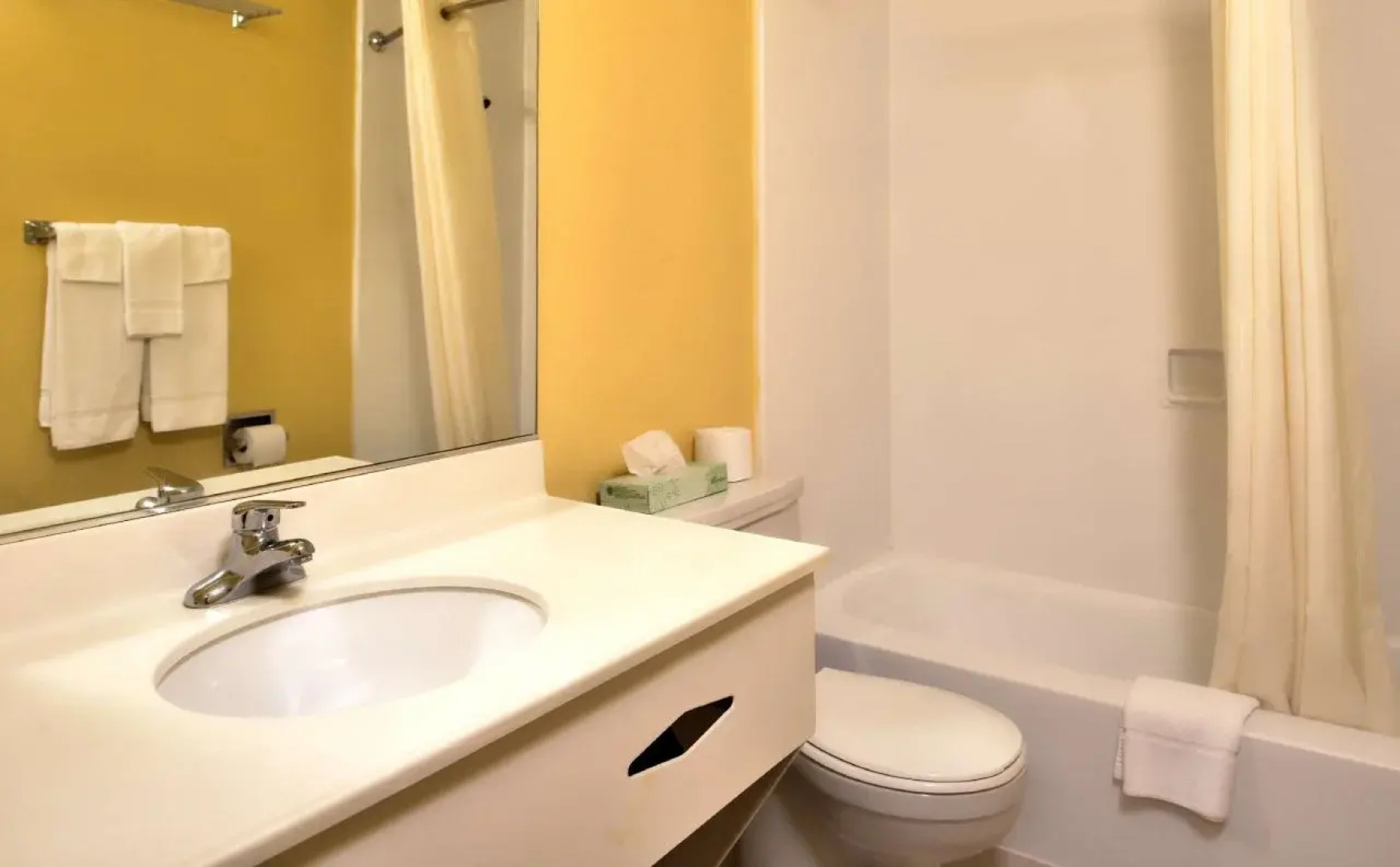 Americas Best Value Inn & Suites - East Toledo/Millbury