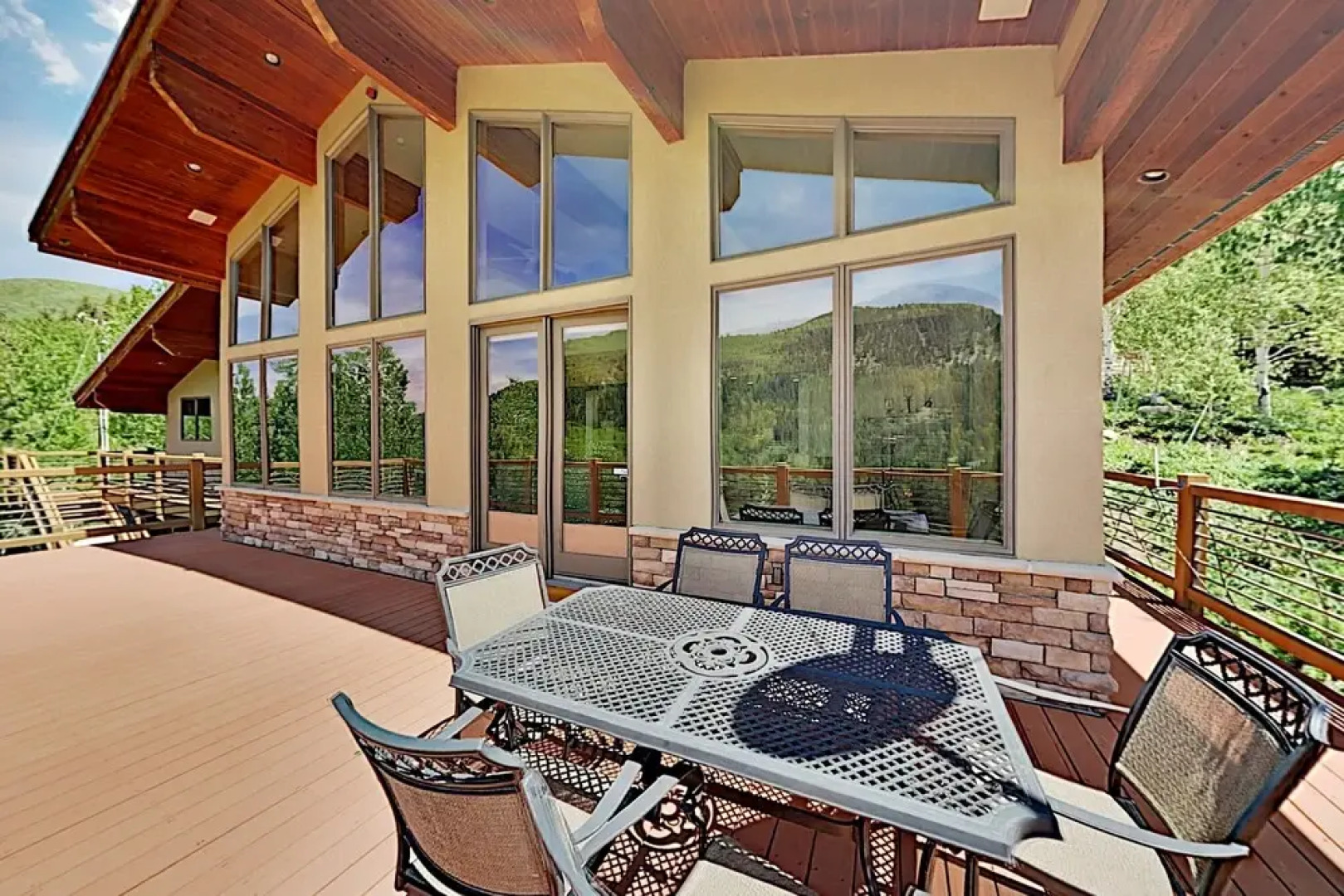 Epic Mountain Lodge Hideaway W/ Fireplaces & Deck 4 Bedroom Home