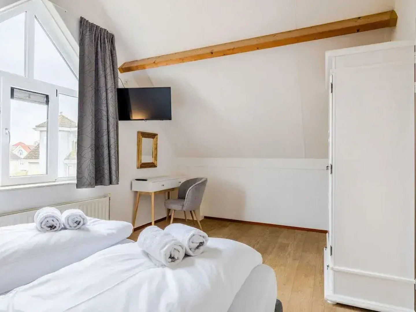 Well Furnished Villa With Garden Near the Beach