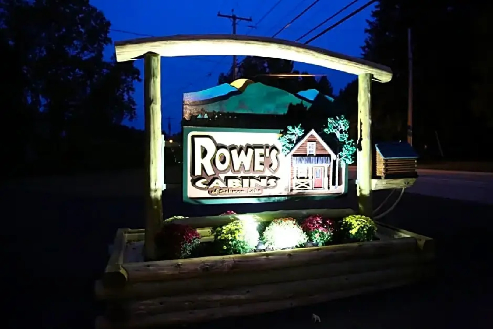 Rowe's Adirondack Cabins of Schroon Lake