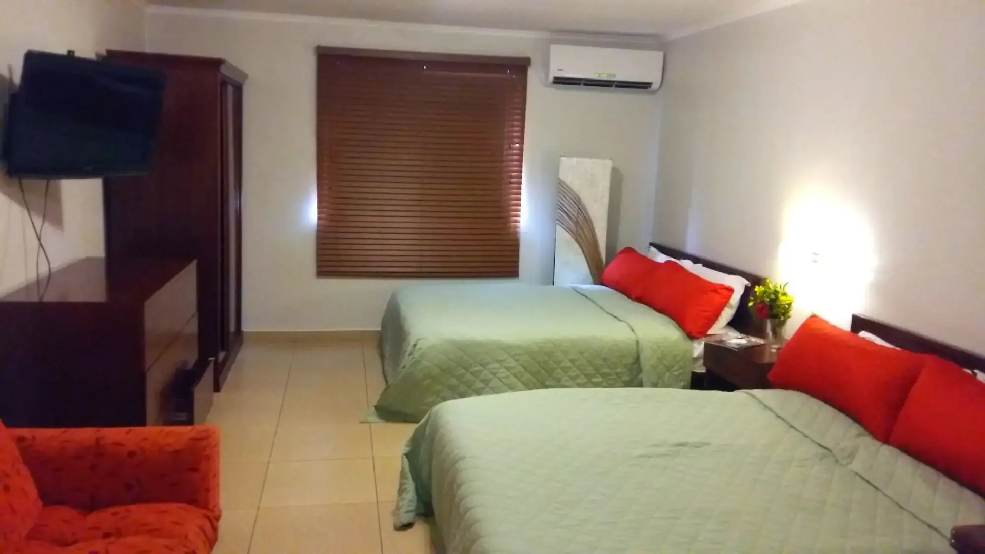 Dorado Eagle Beach Hotel