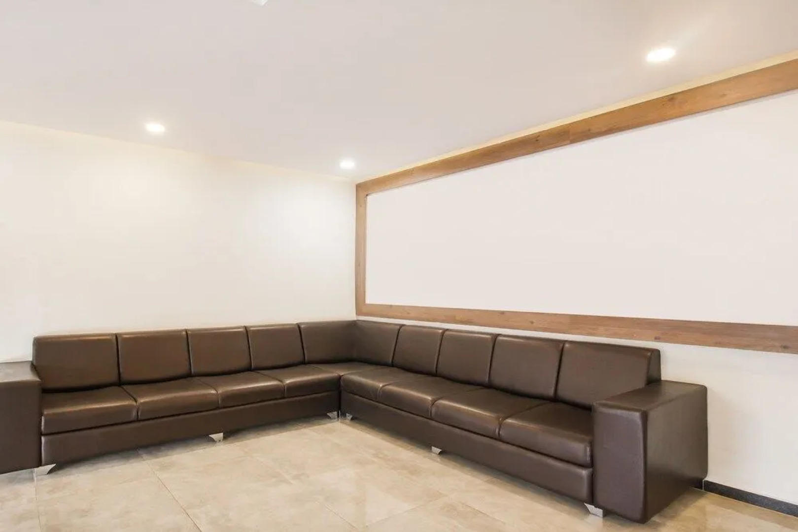 Oyo 30651 Hotel Meridian