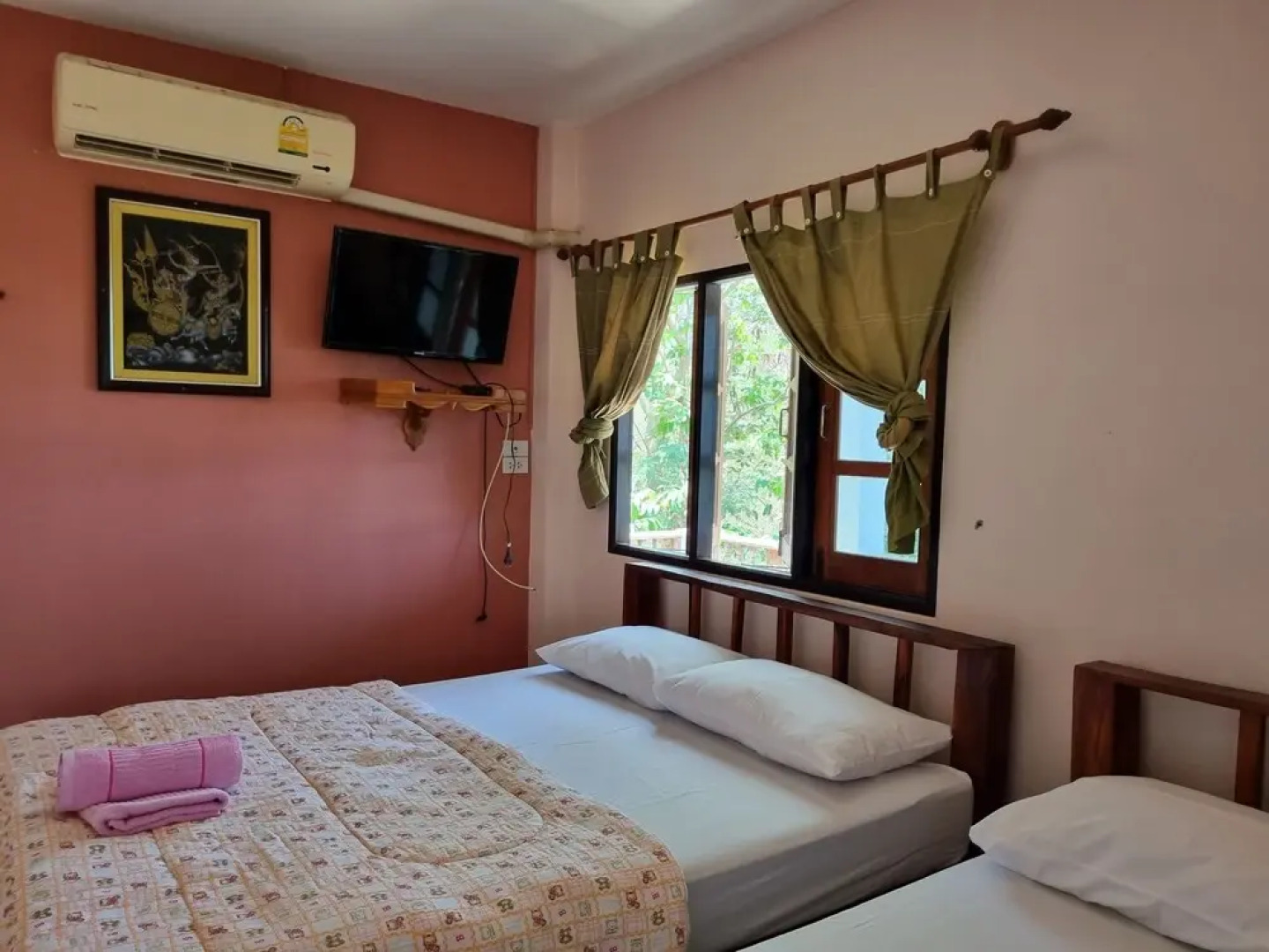 Sawasdee Sichang Resort