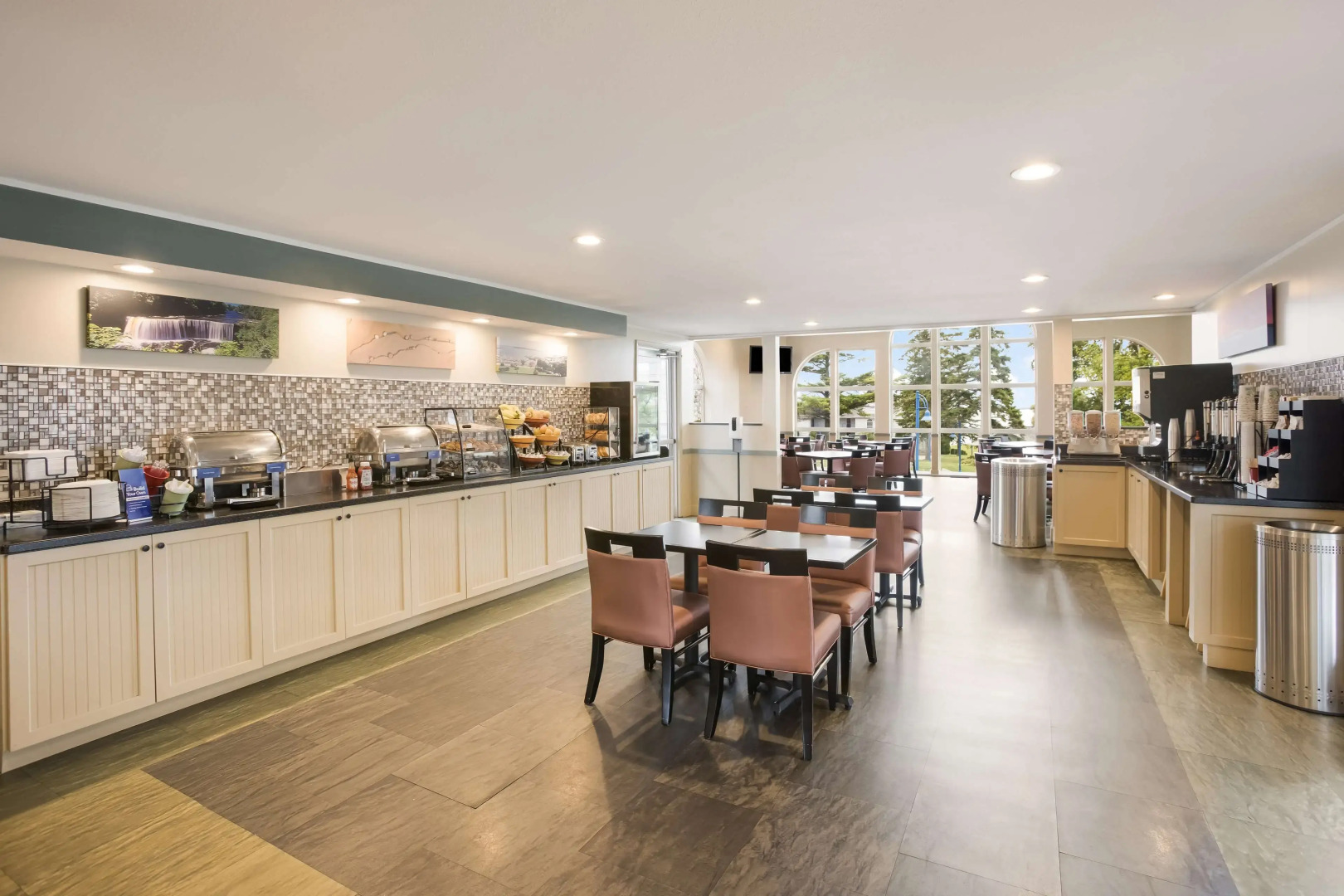 Best Western Harbour Pointe Lakefront