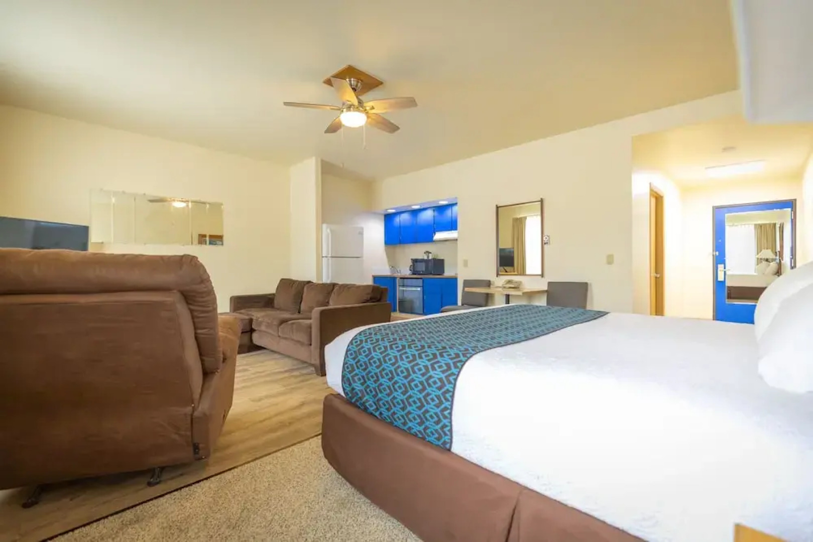 Helgeson Place Hotel & Suites