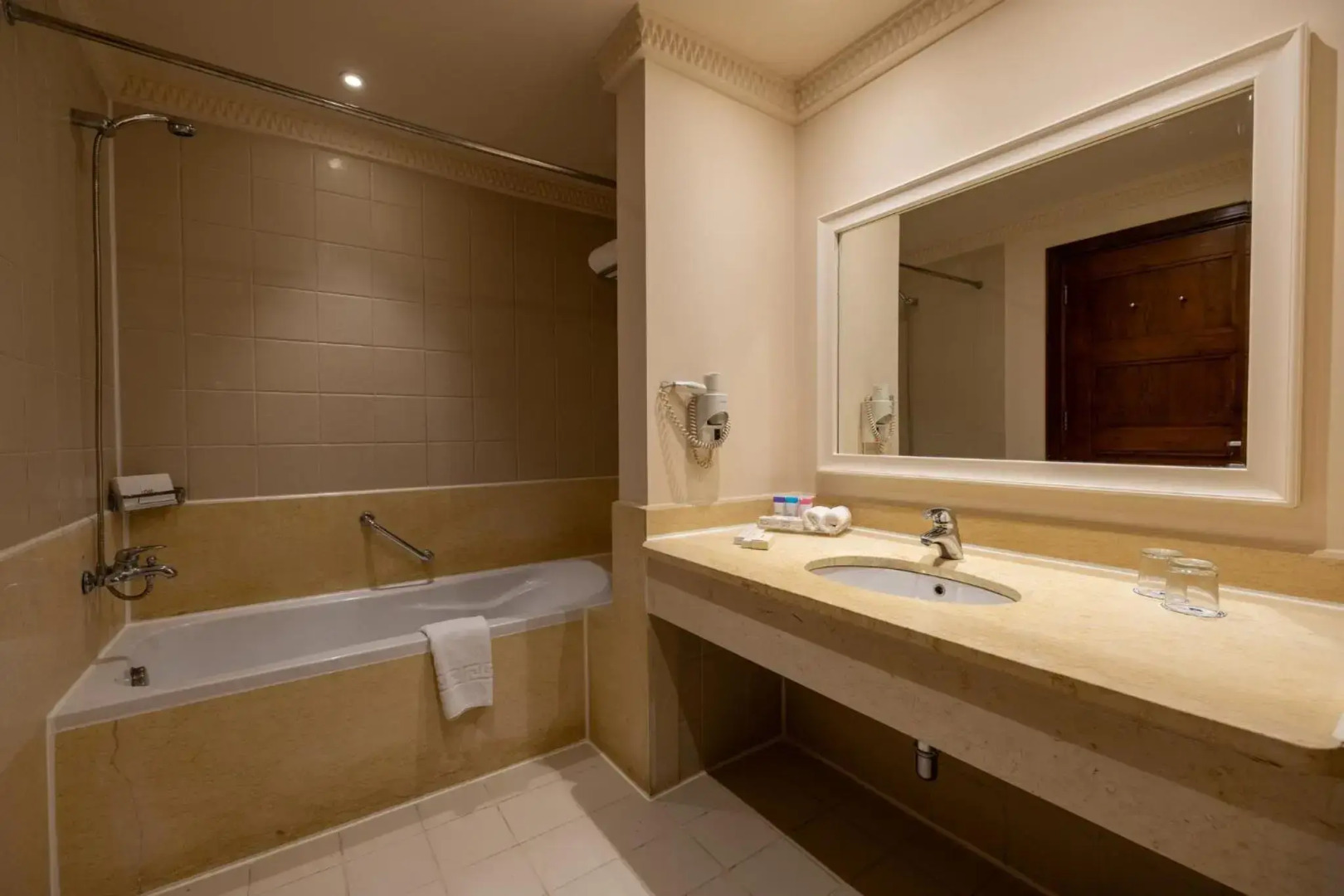 Continental Plaza Beach Resort (Ex. Inter Plaza Beach)