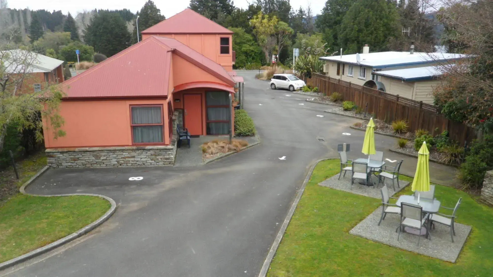 Red Tussock Motel
