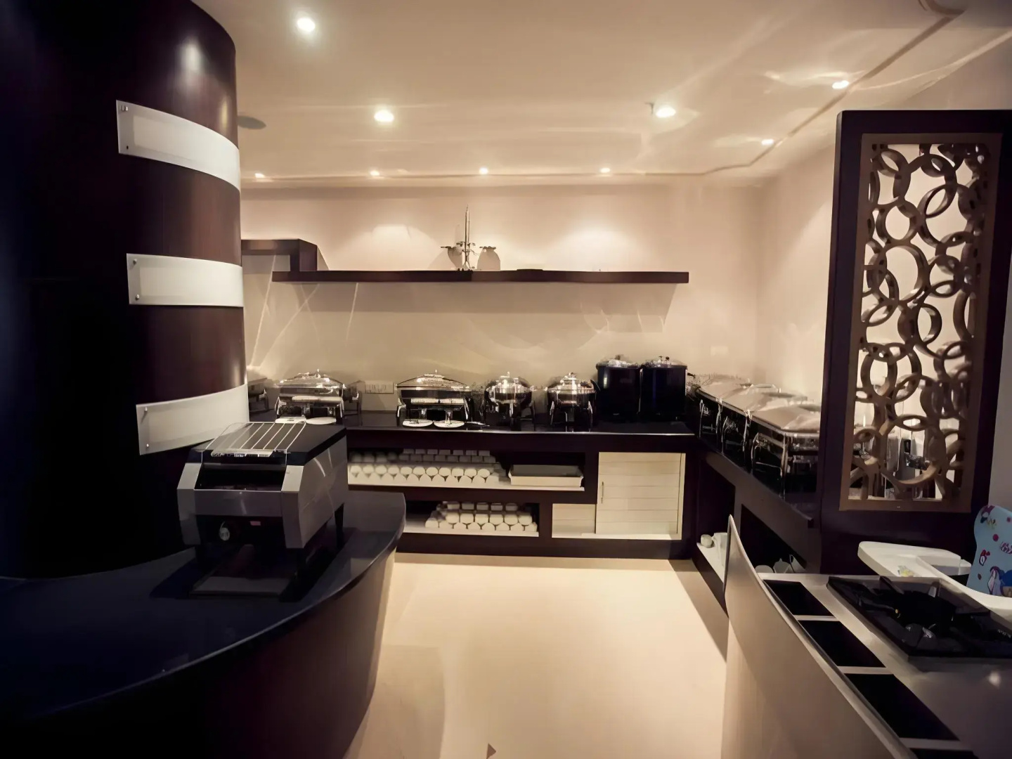 Royal Reve Hotel