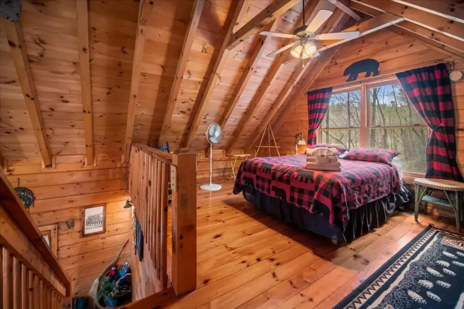 Bear Necessities-cozy Cabin Beside Briar Creek Fire pit Wifi and pet Friendly