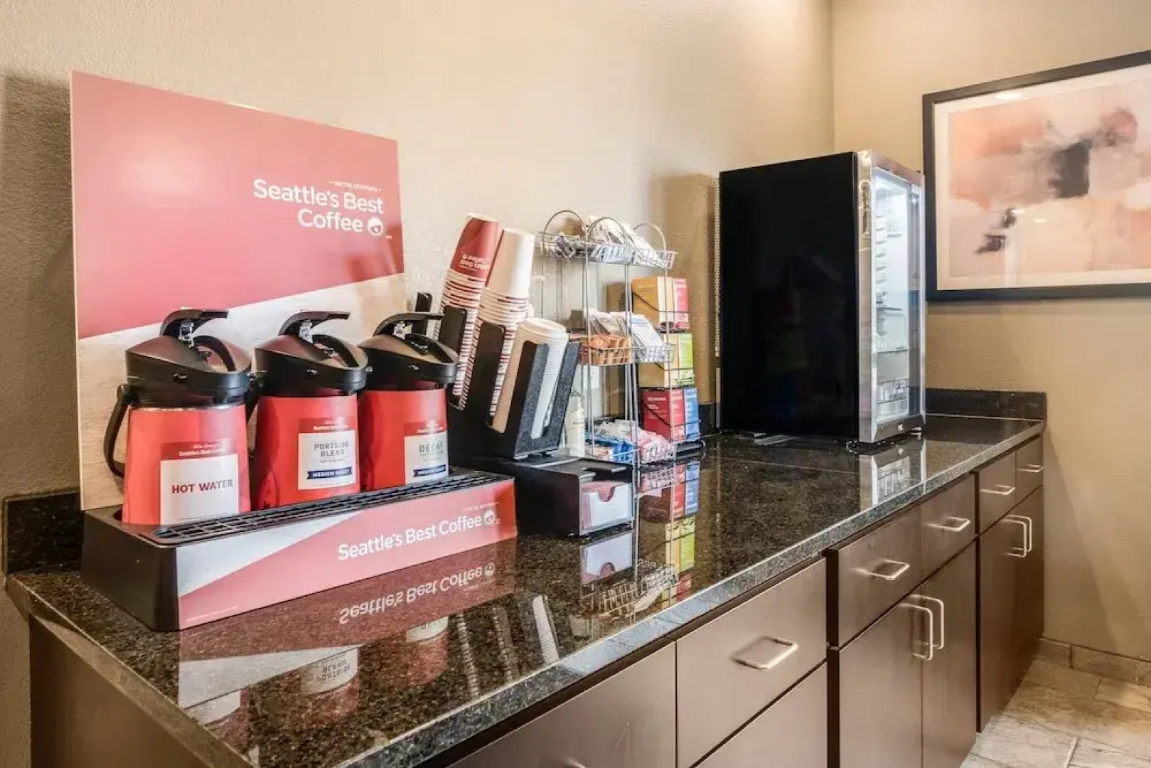 Cobblestone Hotel & Suites - Newport